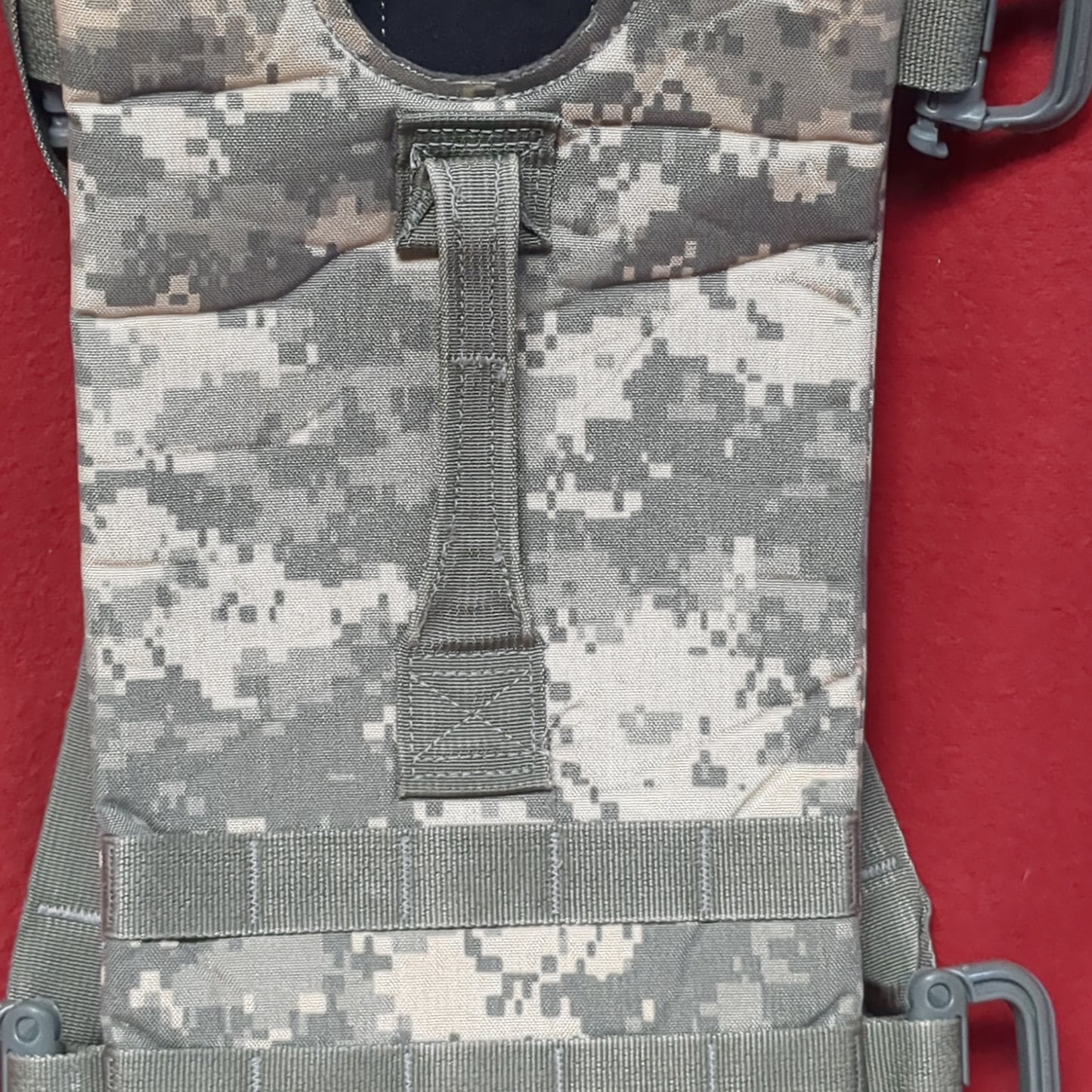 US Army ACU UCP Camelback Hydration System Carrier *Only* Excellent condition (09o- db3-MAY20)