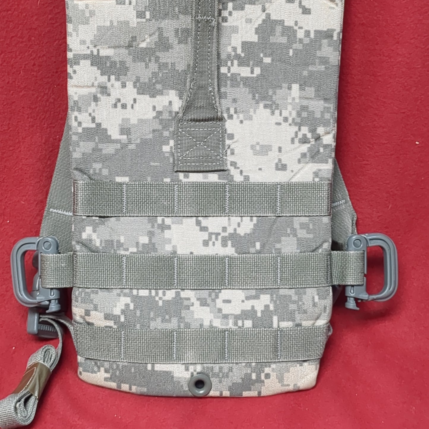 US Army ACU UCP Camelback Hydration System Carrier *Only* Excellent condition (09o- db3-MAY20)