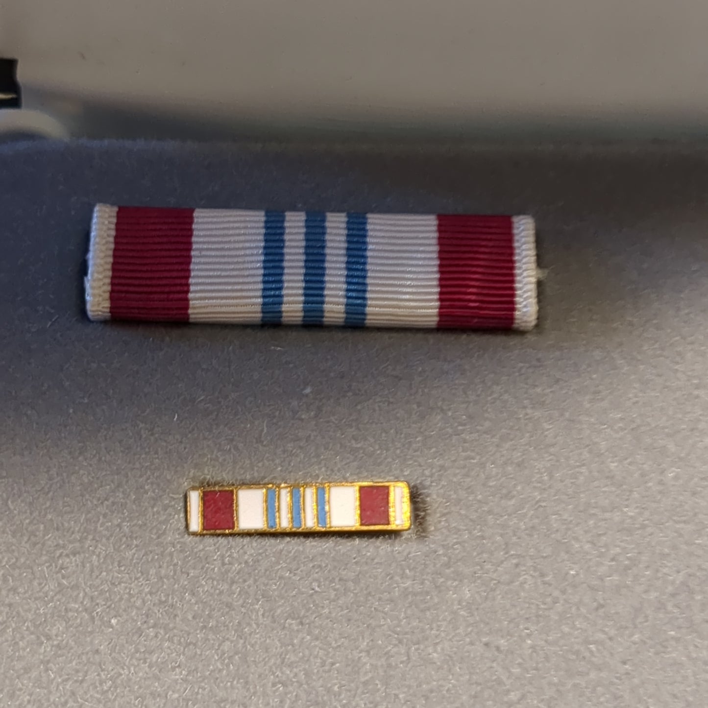 US Military Defense Meritorious Service Medal Mini Lapel Pin Ribbon Box Set Army (dc04)