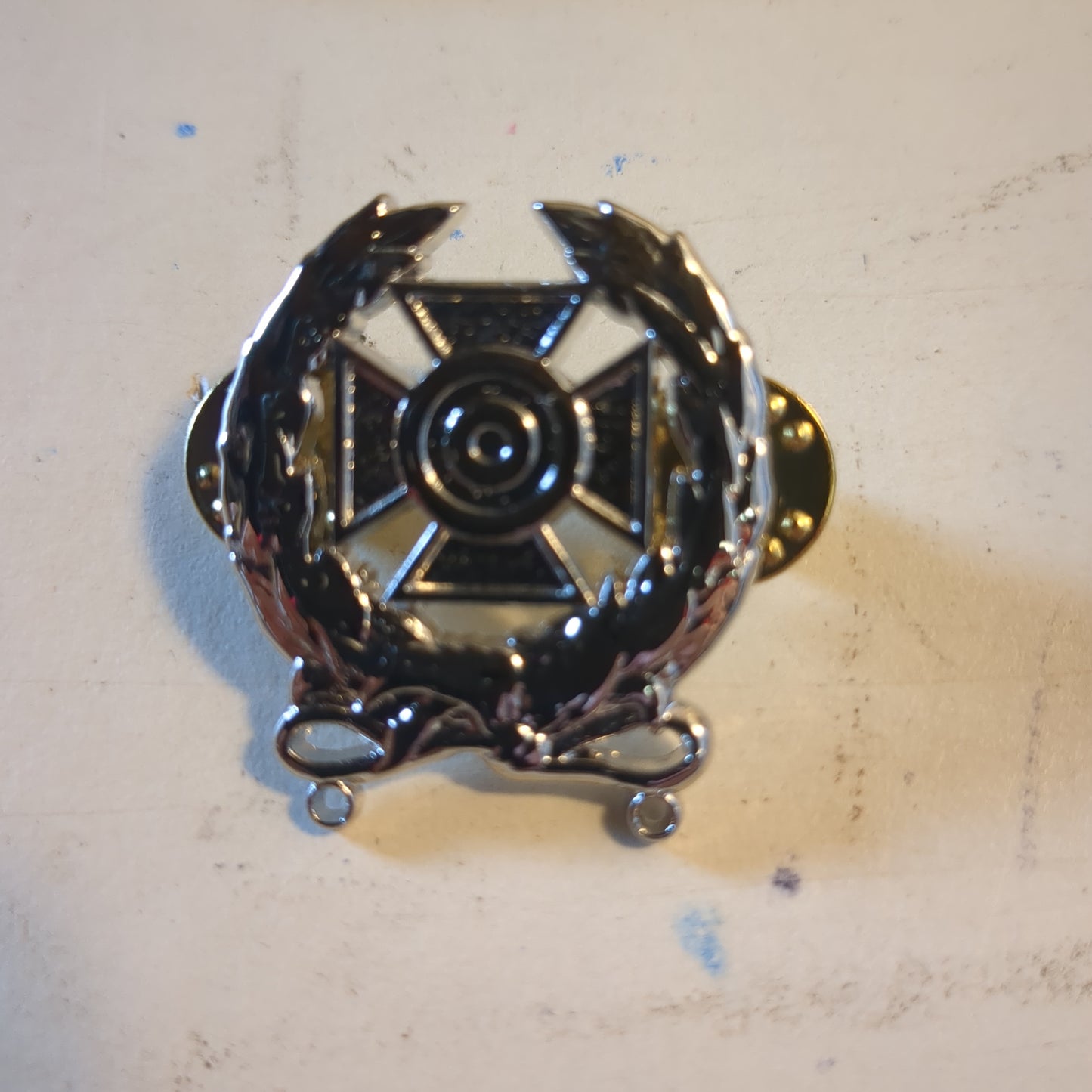 VINTAGE US Army EXPERT MARKSMANSHIP BADGE Pin (04cc43)