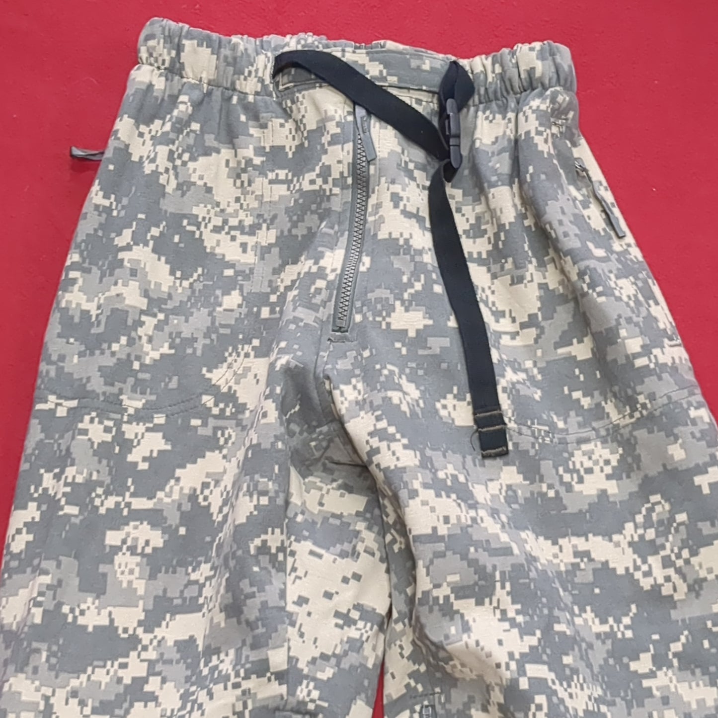 US Army Medium Regular ACU Light Weather Outer Layer (LWOL)Weather Pants Trousers Good Condition (fb16-MAY274)
