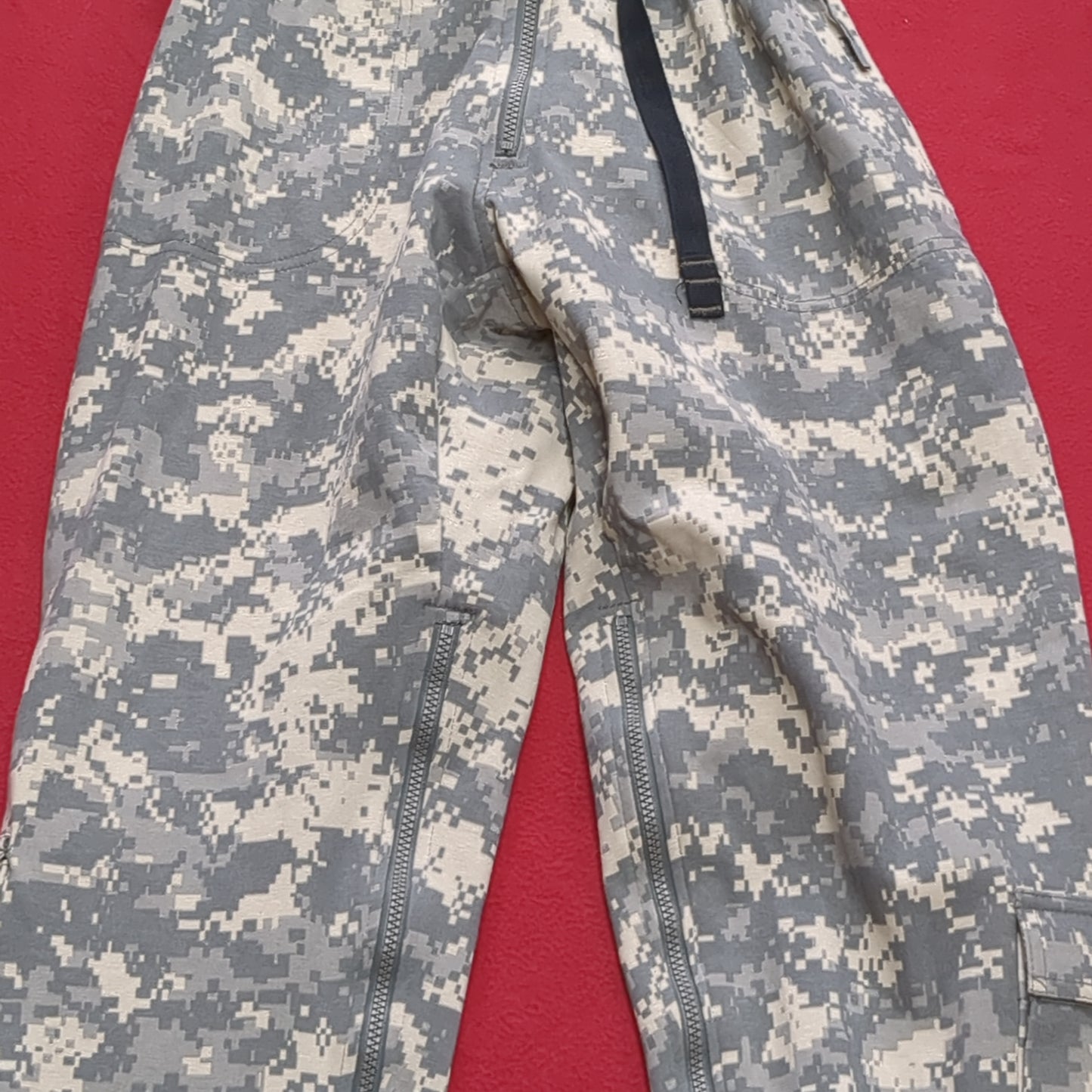 US Army Medium Regular ACU Light Weather Outer Layer (LWOL)Weather Pants Trousers Good Condition (fb16-MAY274)