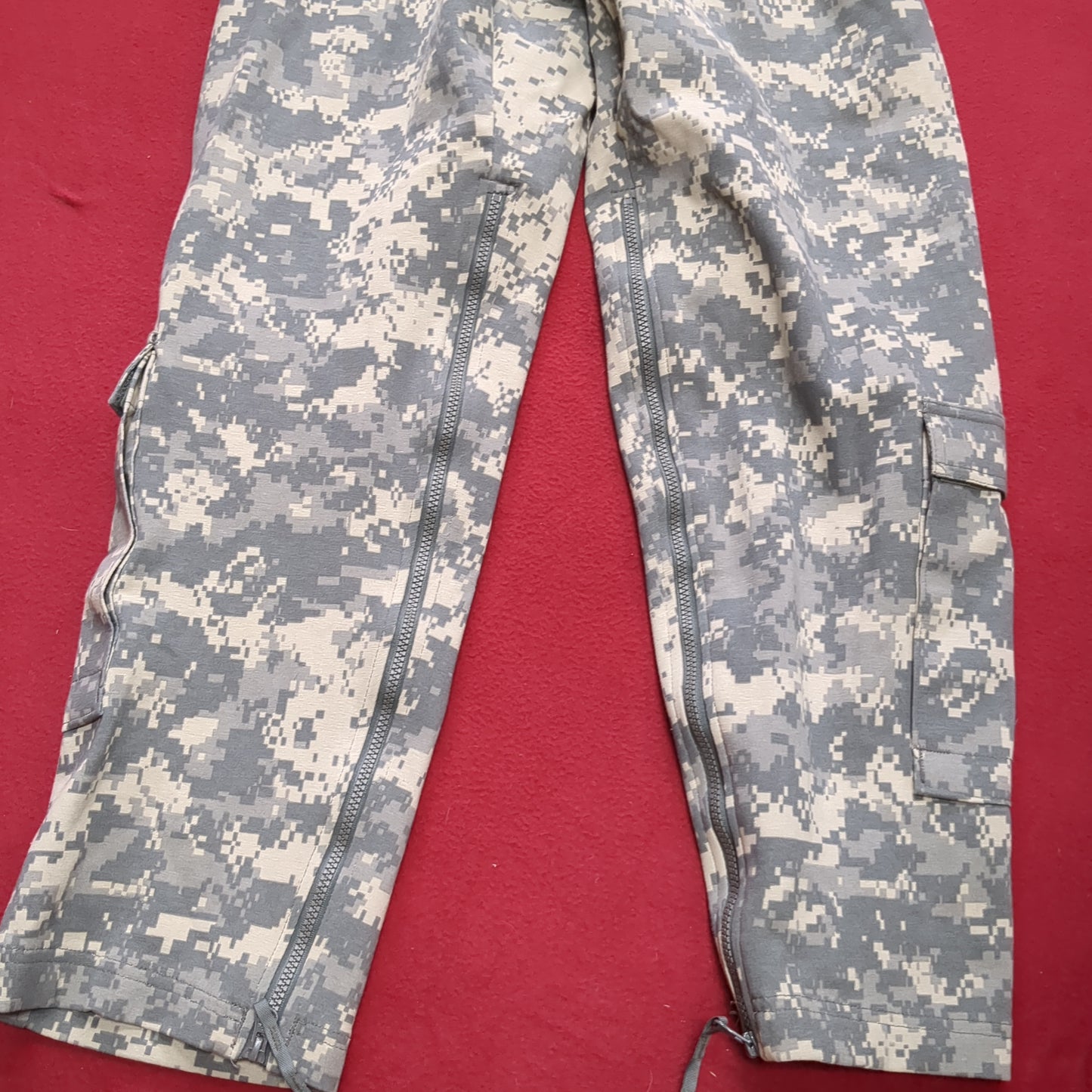 US Army Medium Regular ACU Light Weather Outer Layer (LWOL)Weather Pants Trousers Good Condition (fb16-MAY274)