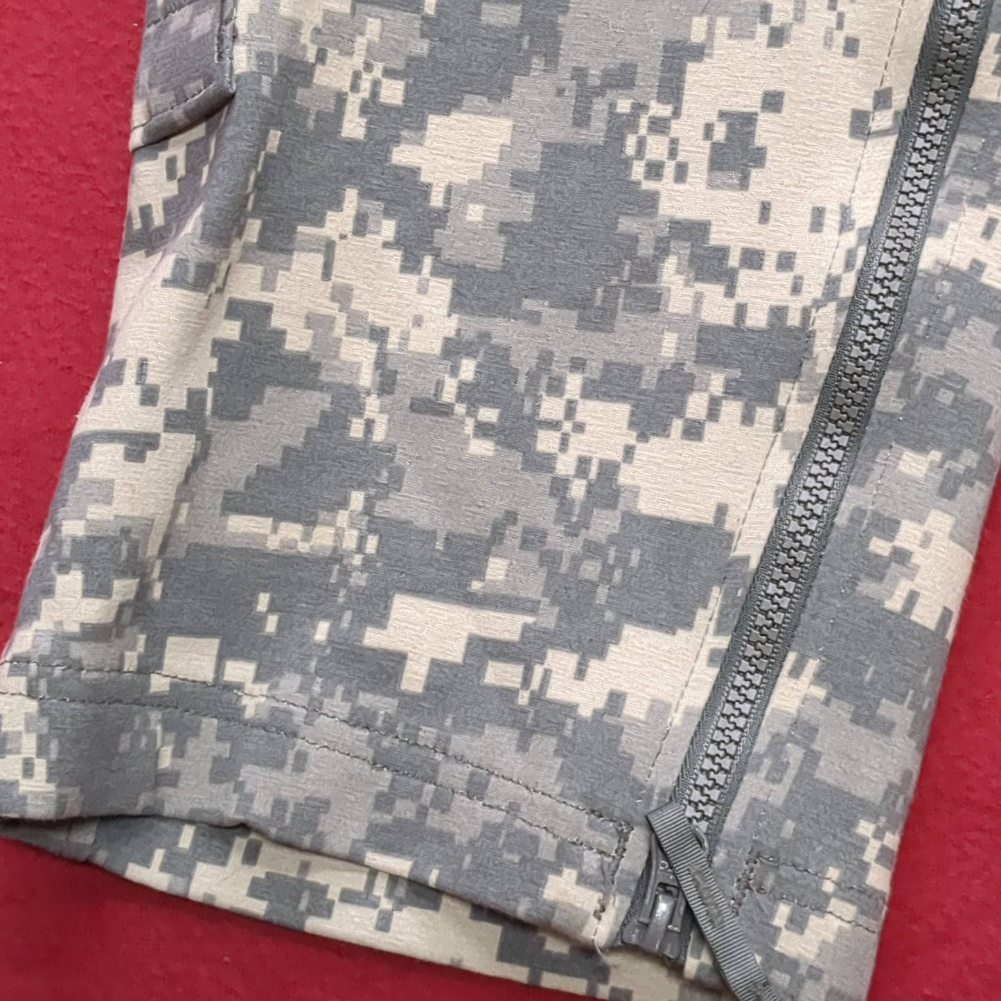 US Army Medium Regular ACU Light Weather Outer Layer (LWOL)Weather Pants Trousers Good Condition (fb16-MAY274)