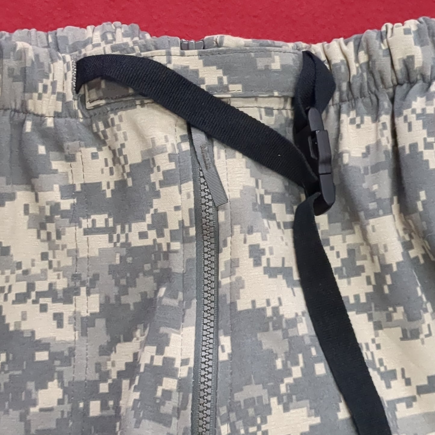 US Army Medium Regular ACU Light Weather Outer Layer (LWOL)Weather Pants Trousers Good Condition (fb16-MAY274)