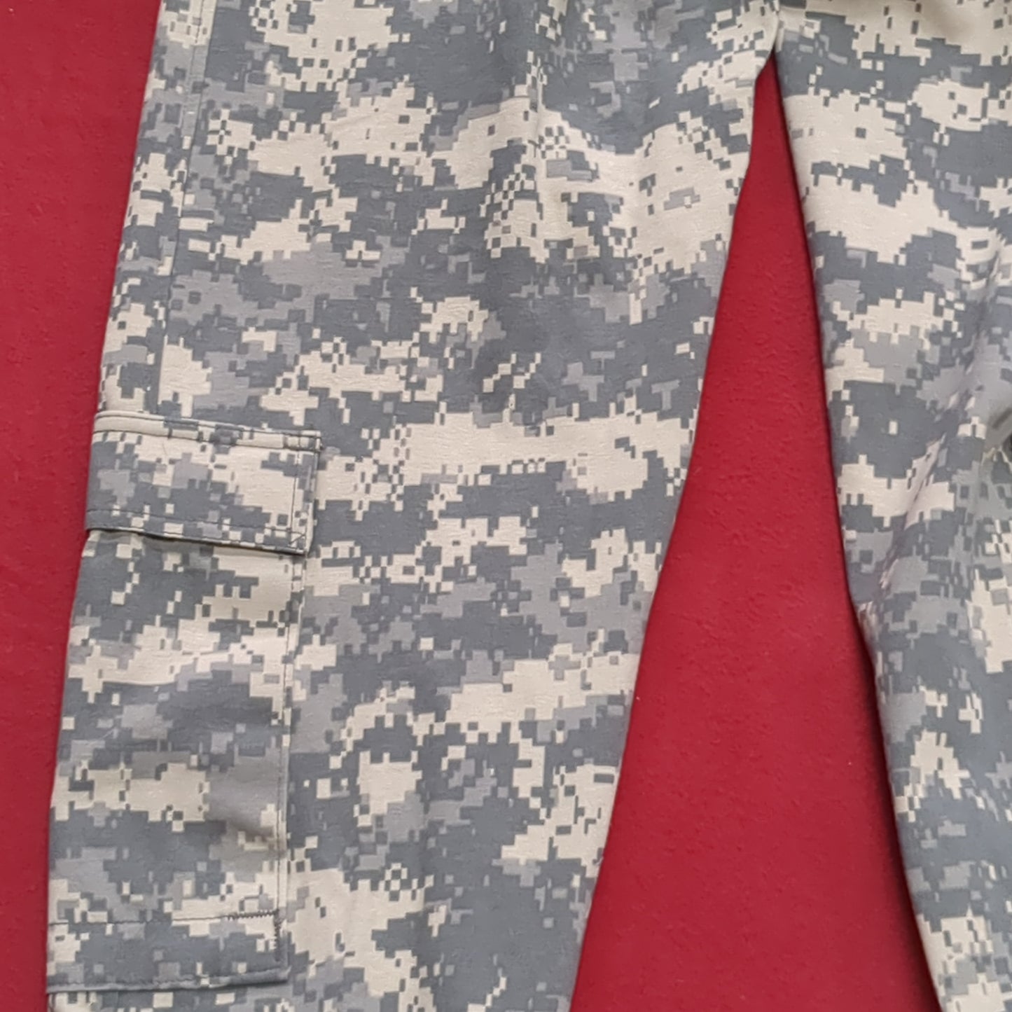 US Army Medium Regular ACU Light Weather Outer Layer (LWOL)Weather Pants Trousers Good Condition (fb16-MAY274)