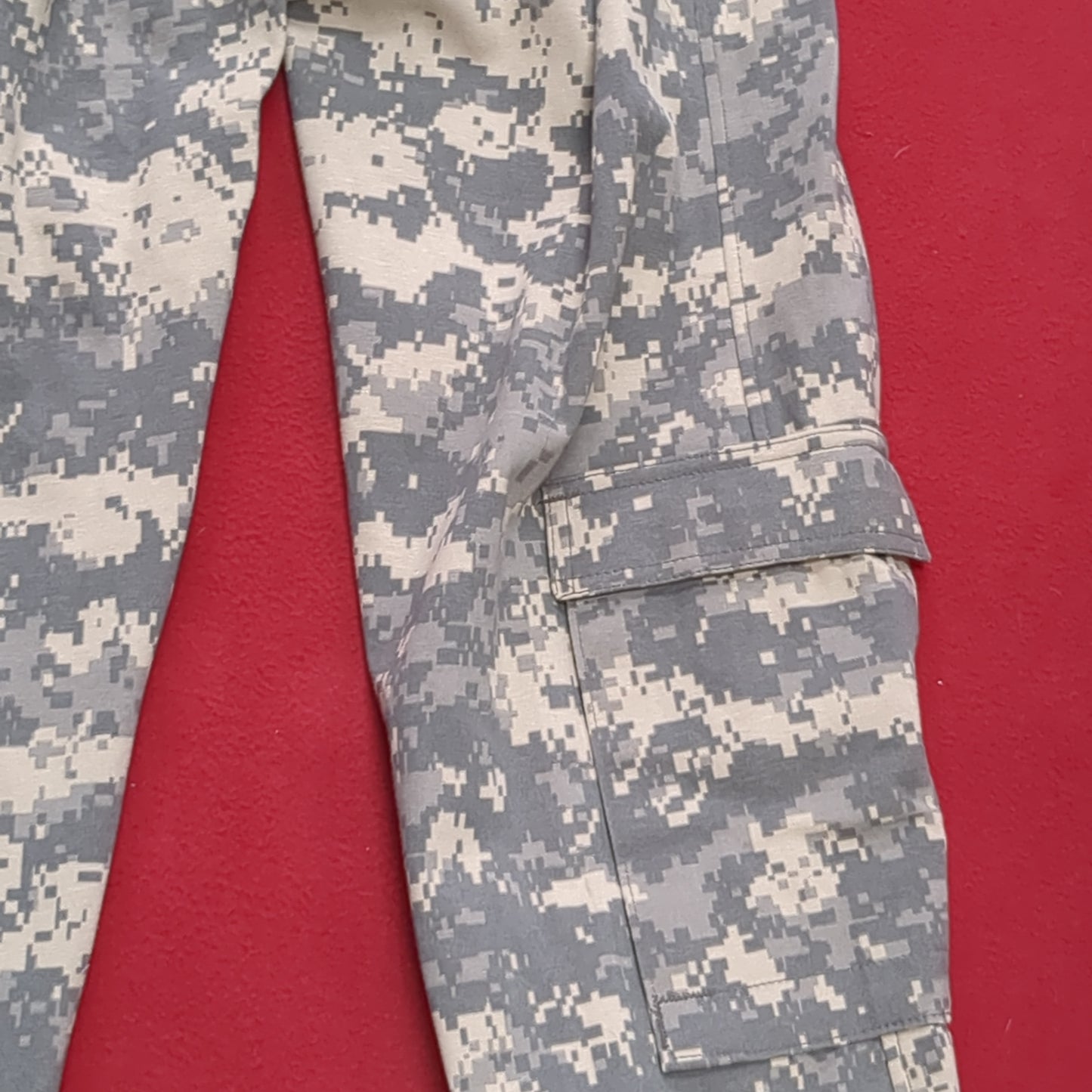 US Army Medium Regular ACU Light Weather Outer Layer (LWOL)Weather Pants Trousers Good Condition (fb16-MAY274)