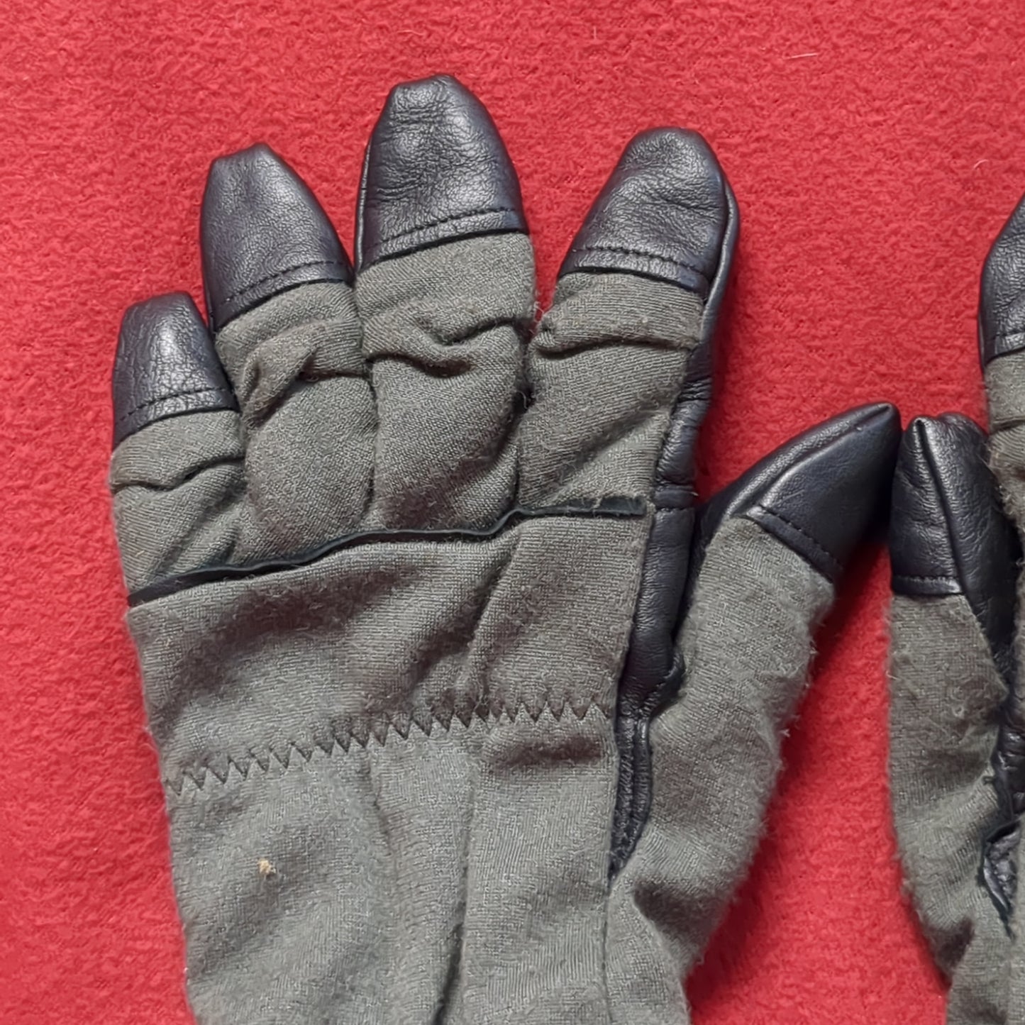 US Army Men's Medium (9) HAU-15/P Flyer's Intermediate Cold Weather Gloves (cb04-MAY324)