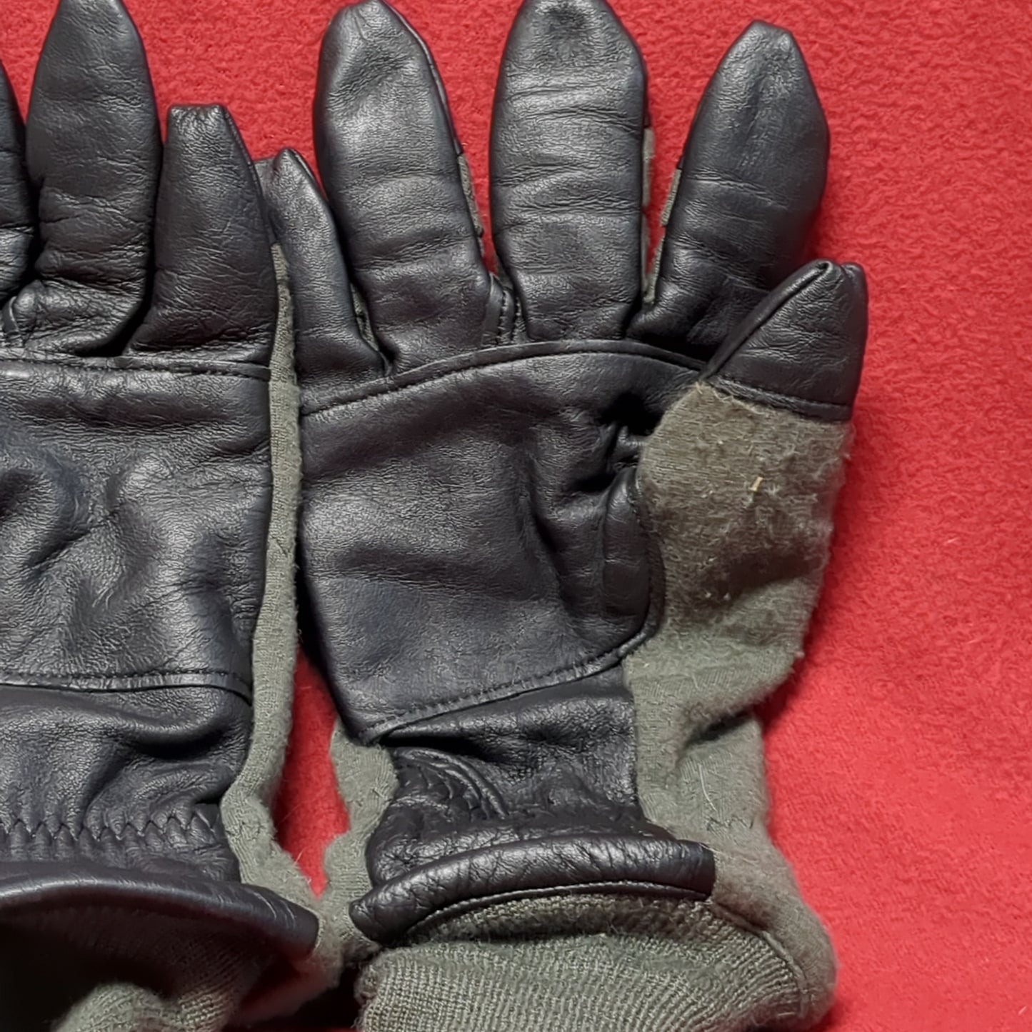 US Army Men's Medium (9) HAU-15/P Flyer's Intermediate Cold Weather Gloves (cb04-MAY324)
