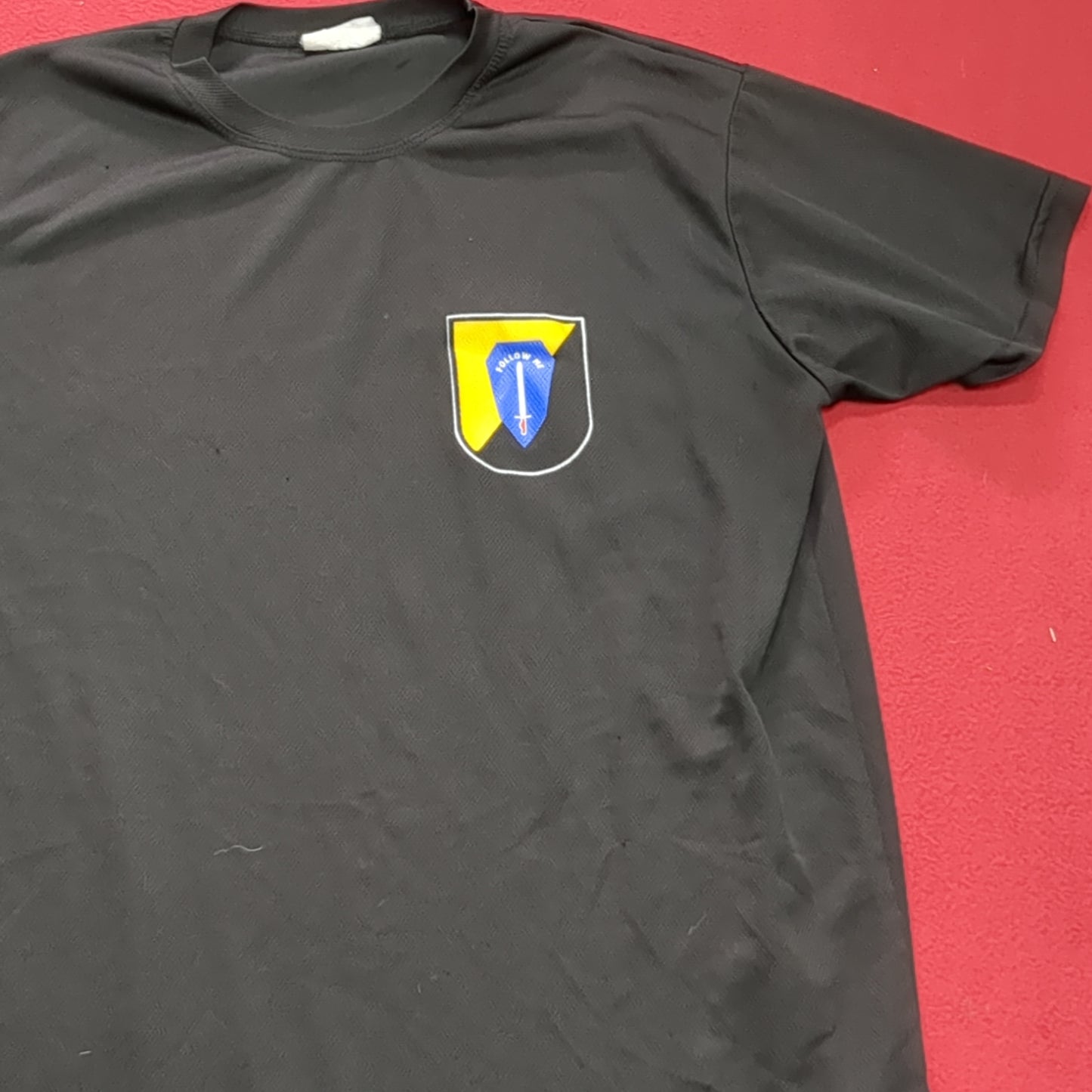 Small Black Tee Shirt Infantry "Follow ME" Used (fb07-MAY358)