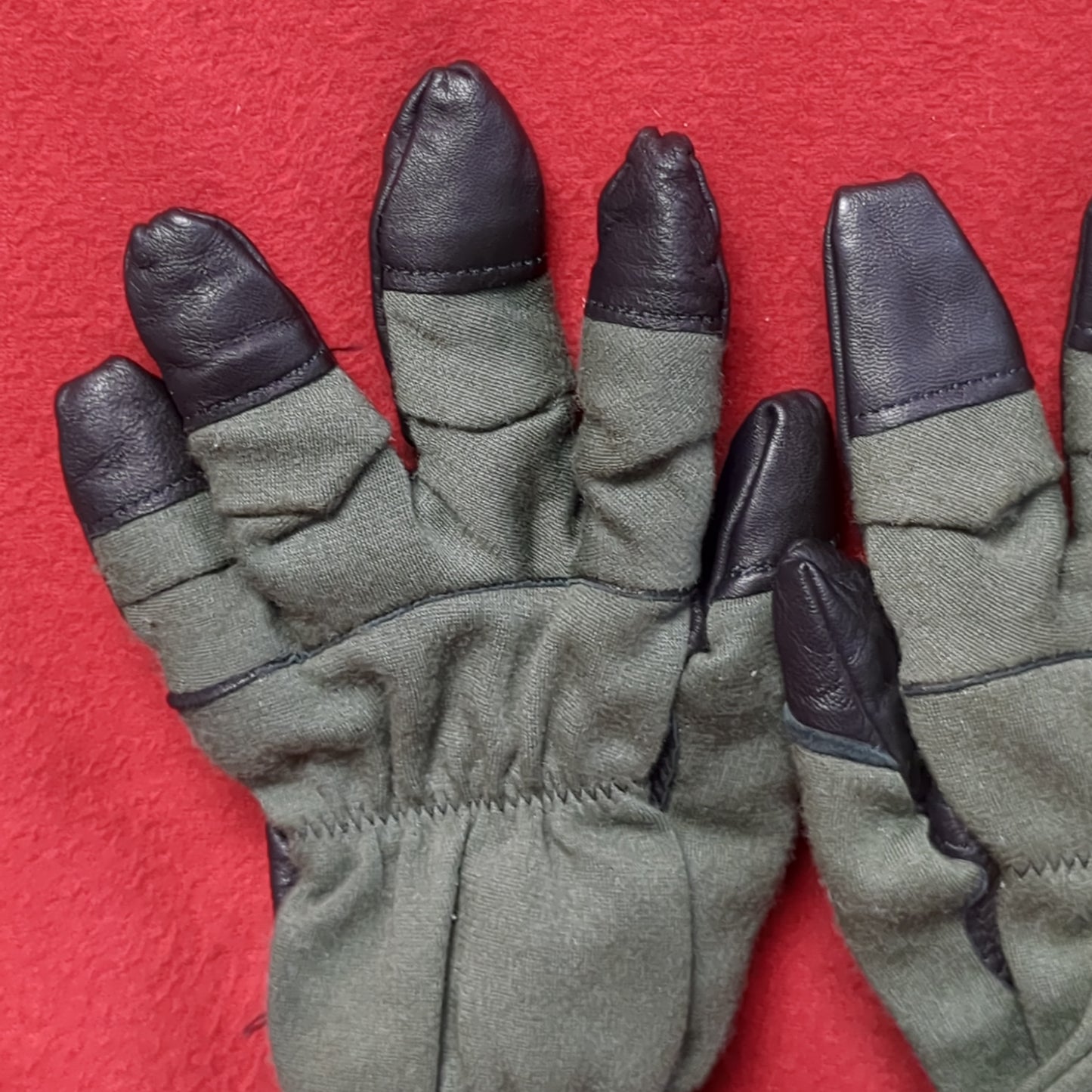 US Army Men's Medium (9) HAU-15/P Flyer's Intermediate Cold Weather Gloves (cb04-MAY367)