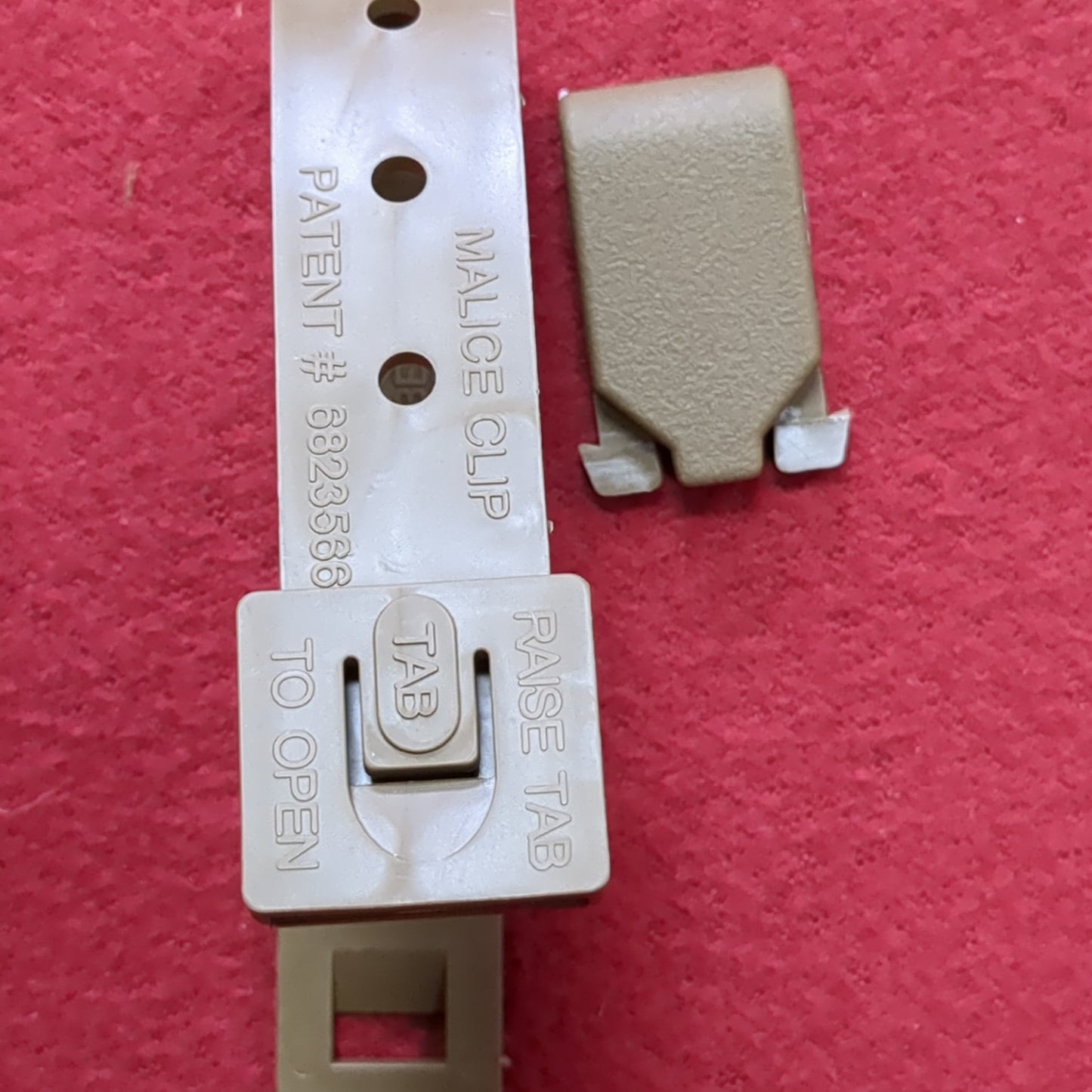 NOS Gerber Rescue Hook Seatbelt Strap Cutter Glass Breaker Case Malice Belt Clip (ifak2 ac08-GUA122)