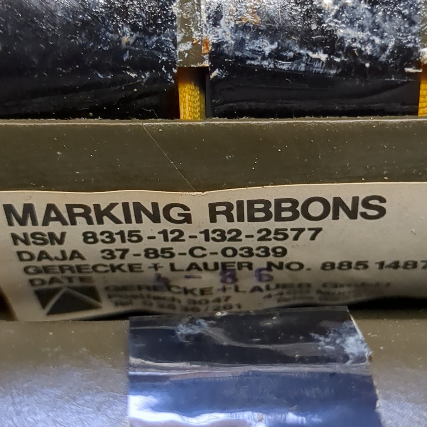 VINTAGE US Army Marking Flags in Tube Case Straps Unused New (BA01-JUL350)