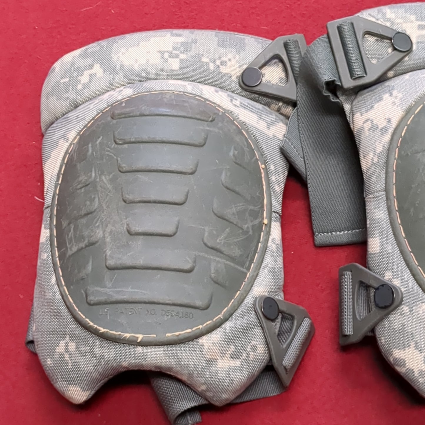US Army Mcguire-Nicholas Ripple ACU/UCP Knee Pads Good Condition (da12-AUG33)