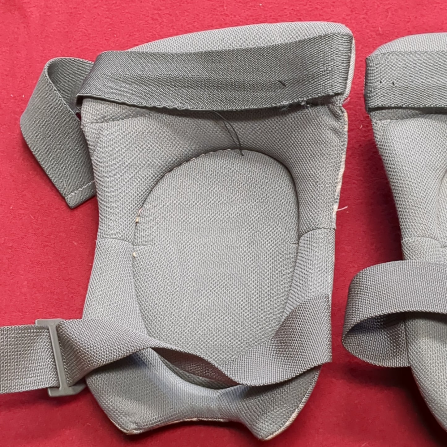 US Army Mcguire-Nicholas Ripple ACU/UCP Knee Pads Good Condition (da12-AUG33)