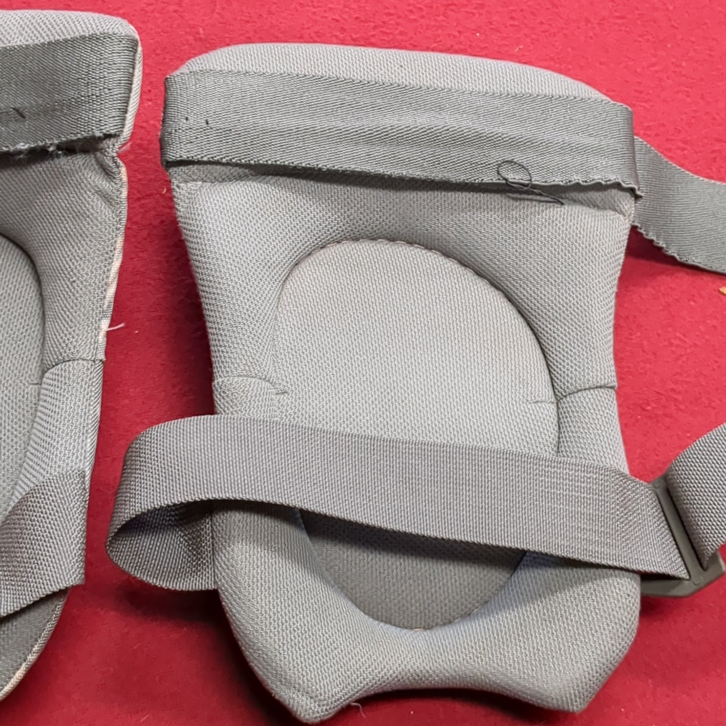 US Army Mcguire-Nicholas Ripple ACU/UCP Knee Pads Good Condition (da12-AUG33)