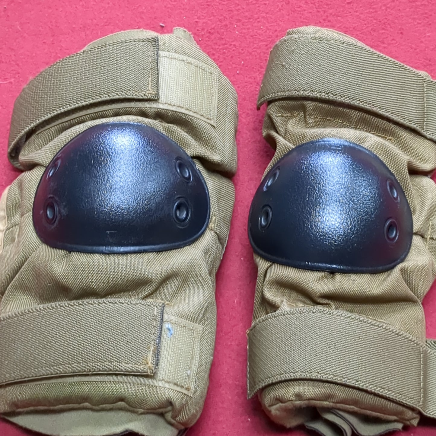 BIJAN'S Medium US Military Issue Coyote Elbow Pads (aa07-5)