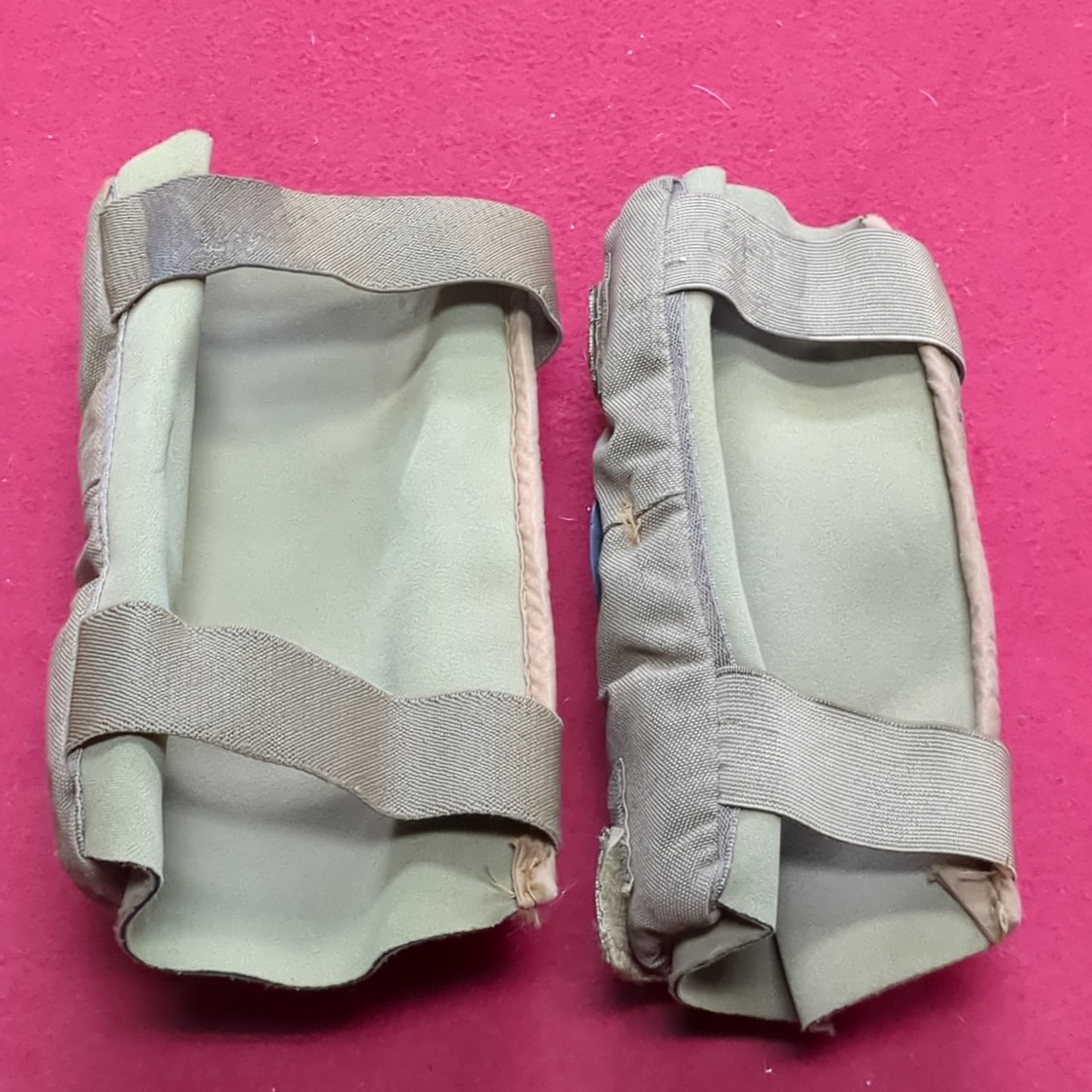 Bijan's Medium US Military Issue Coyote Elbow Pads (aa07-17)