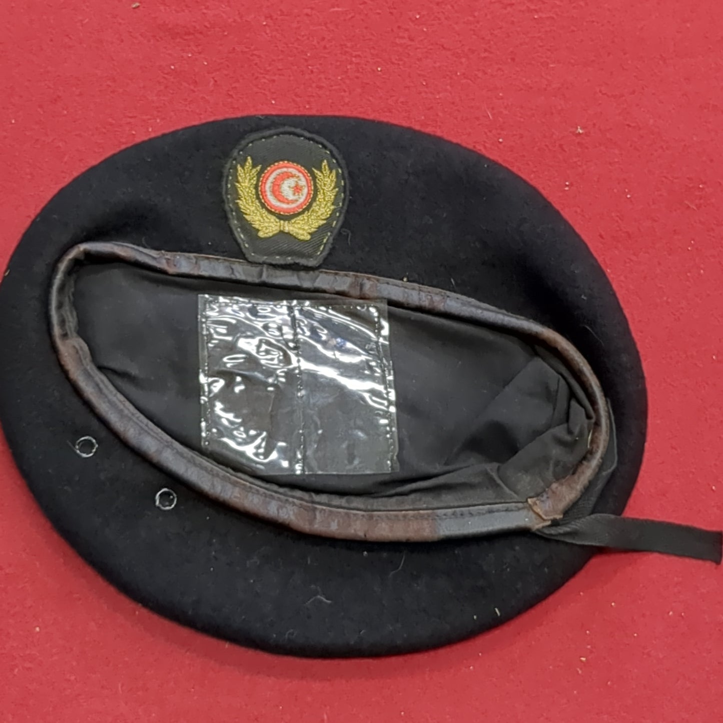 VINTAGE Tunsinia or Turkish Black Beret w Flash (aa06-19)