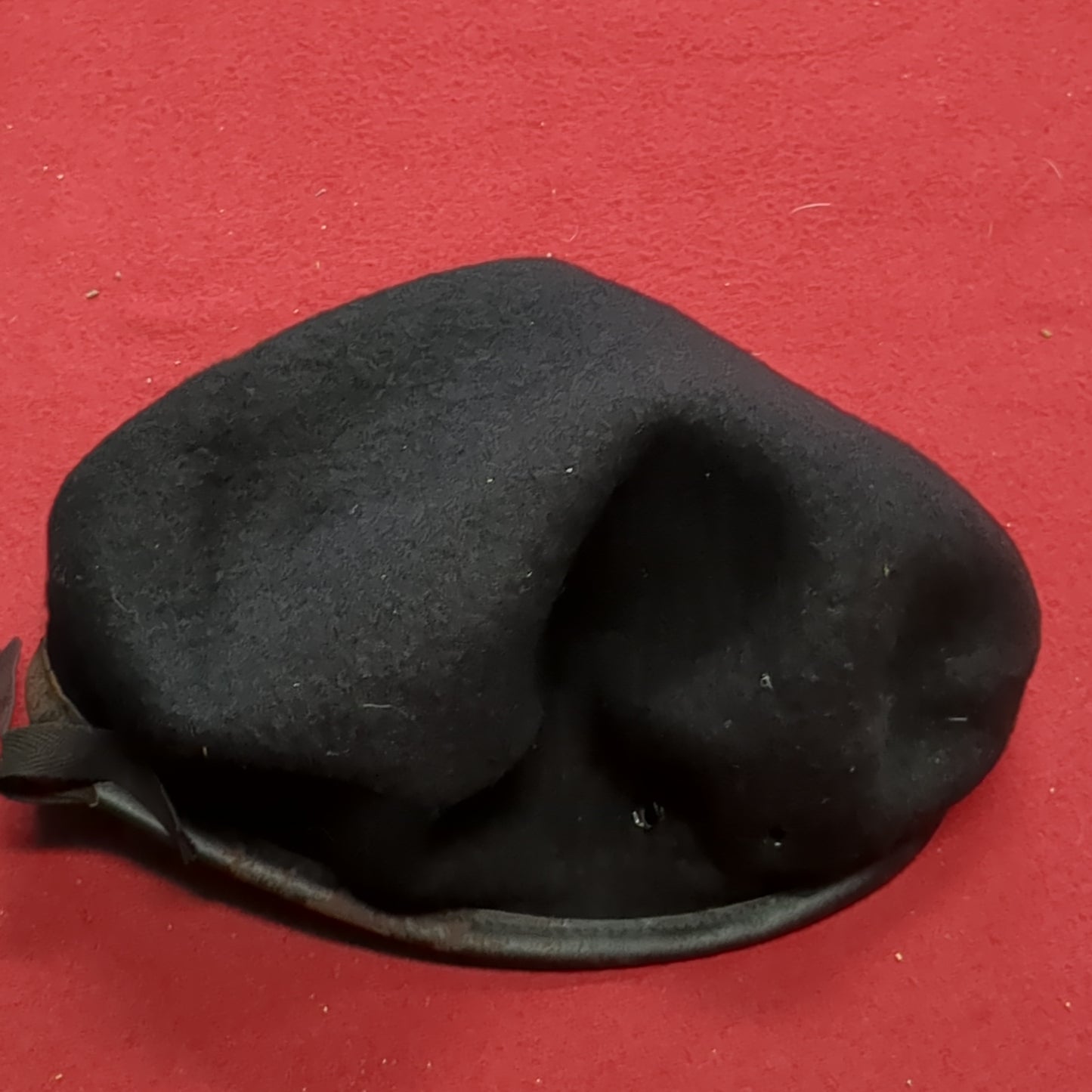 VINTAGE Tunsinia or Turkish Black Beret w Flash (aa06-19)