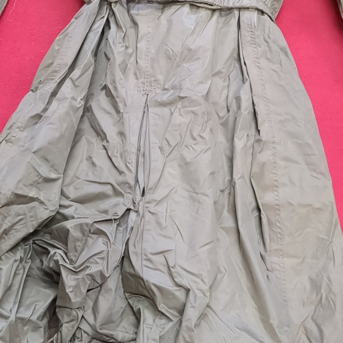 VINTAGE Man's Raincoat Lightweight Taupe 179 (18s ac15-11)