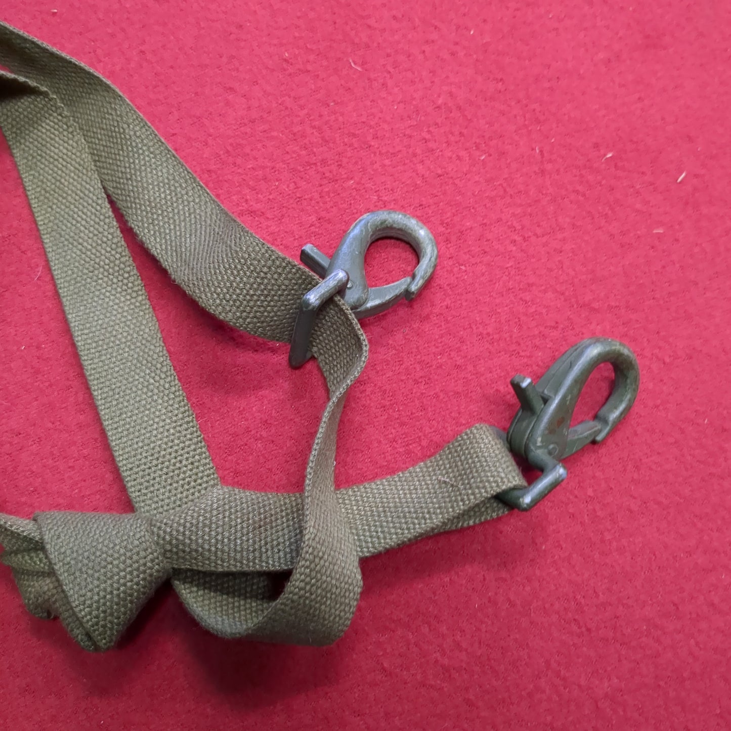 VINTAGE US Army Marking Flags in Tube Case Straps Used (29s-ac12-19)