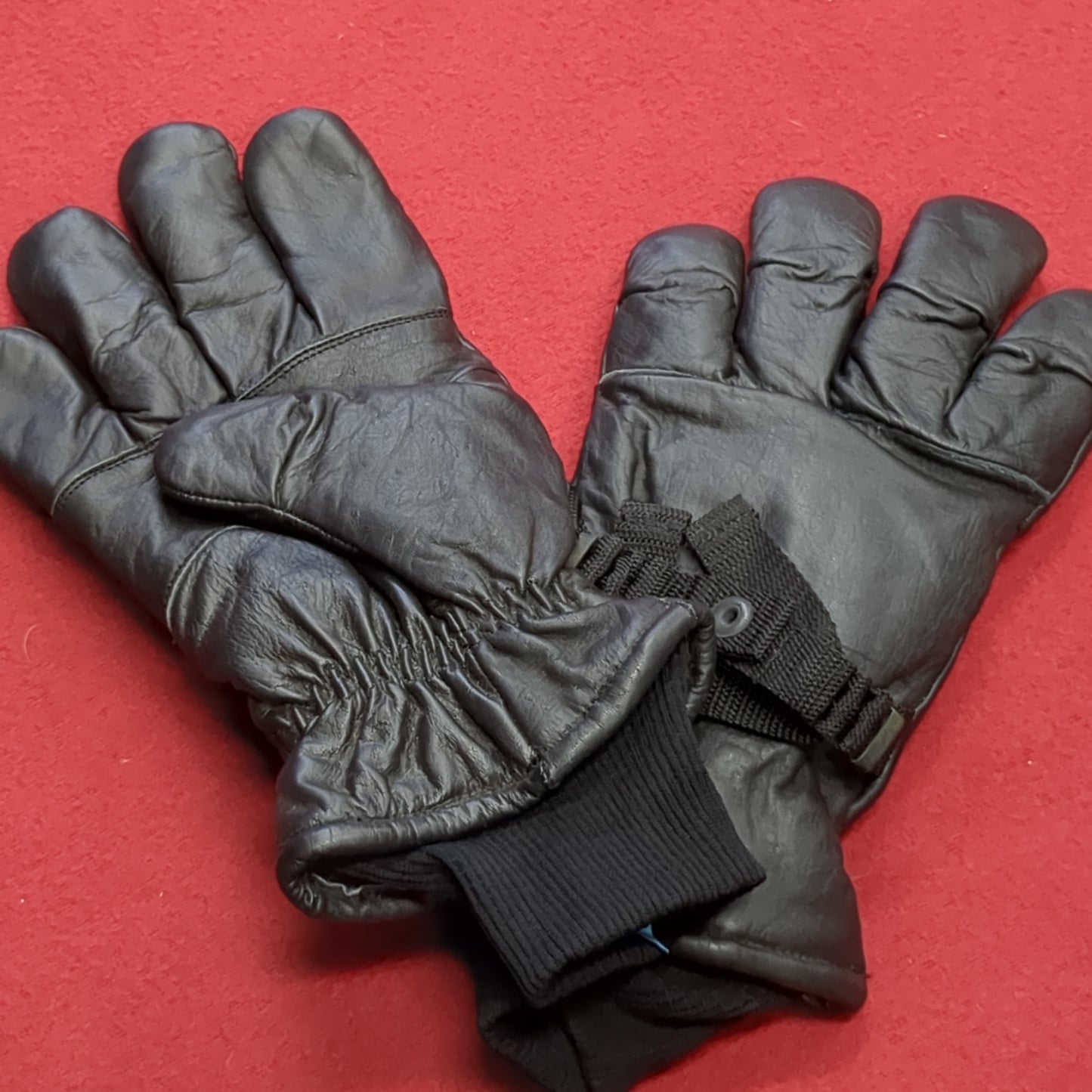 Pair of Black Leather Cold/Wet Weather Gloves Size Medium (cb04-13)