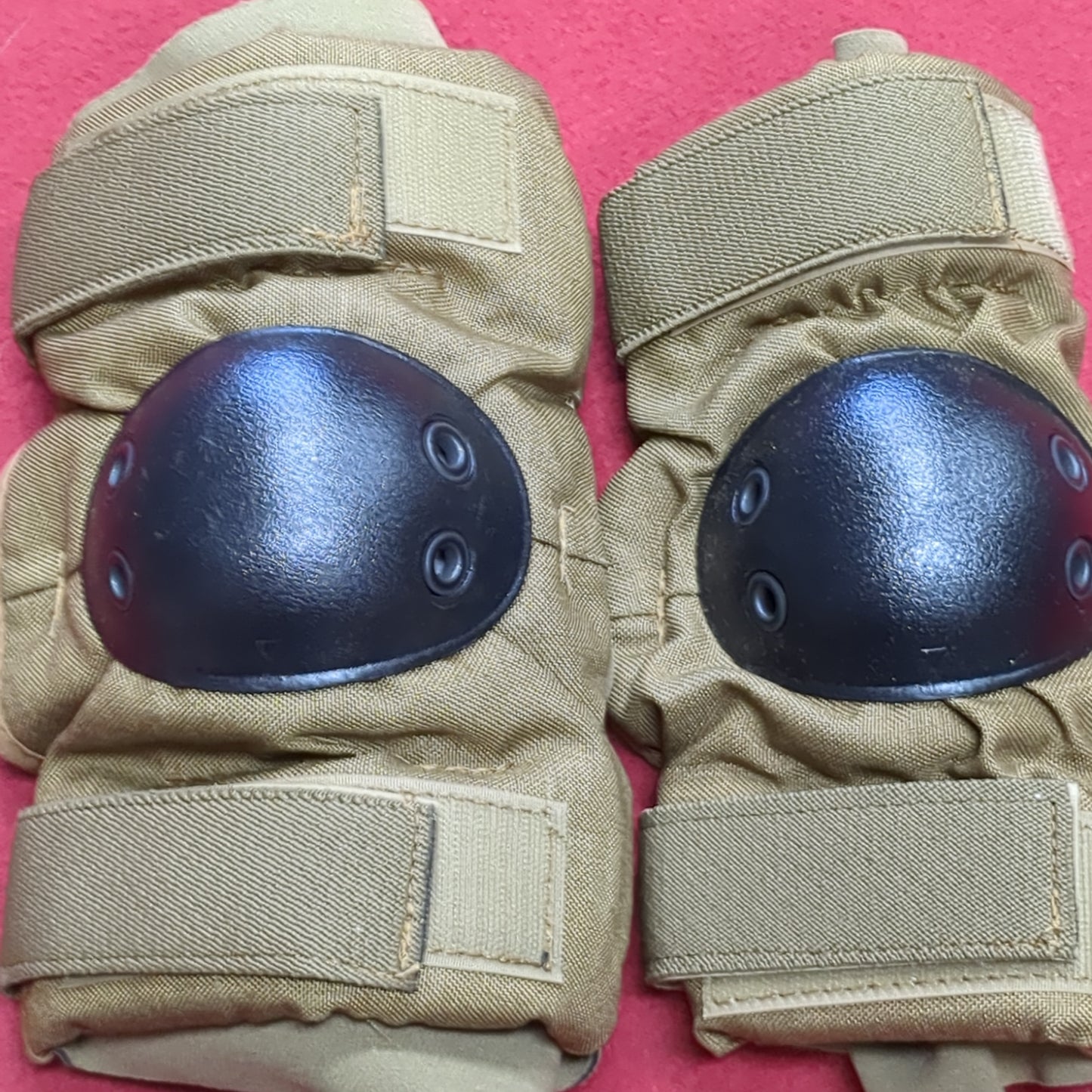 US Army Coyote Elbow Pads Size Large (cb04-23)