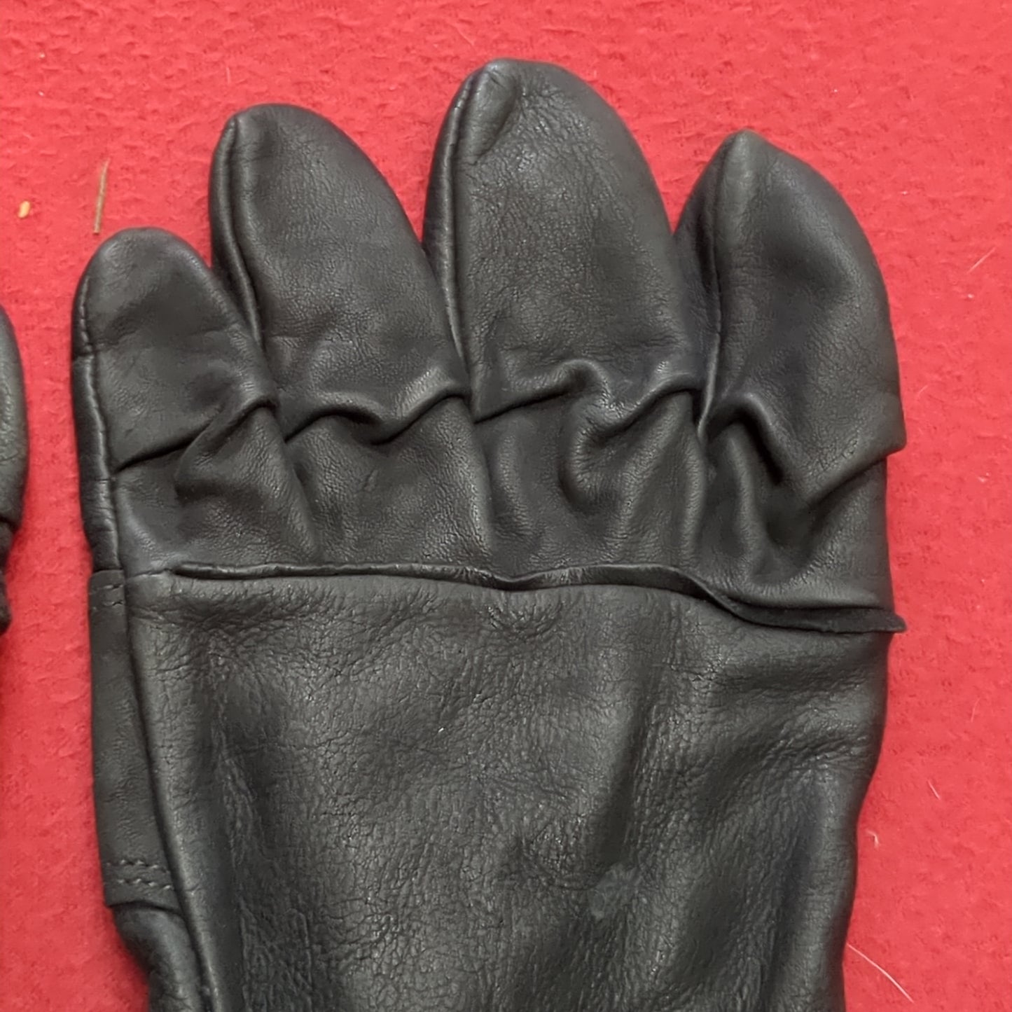 Pair of Black Leather Cold/Wet Weather Gloves Size 5 (cb03-AUG253)