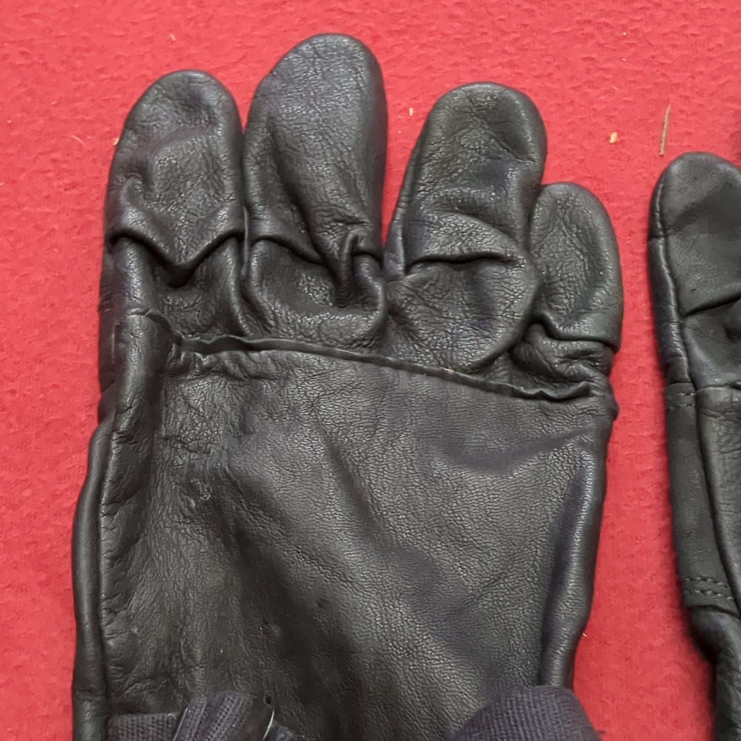 Pair of Black Leather Cold/Wet Weather Gloves Size 5 (cb03-AUG253)