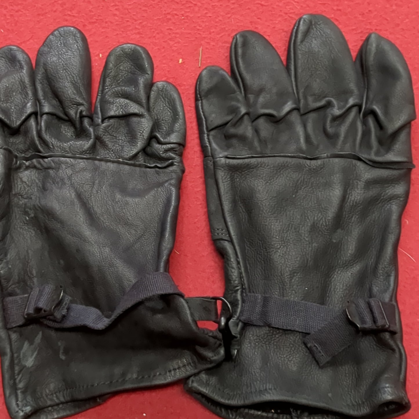 Pair of Black Leather Cold/Wet Weather Gloves Size 5 (cb03-AUG253)