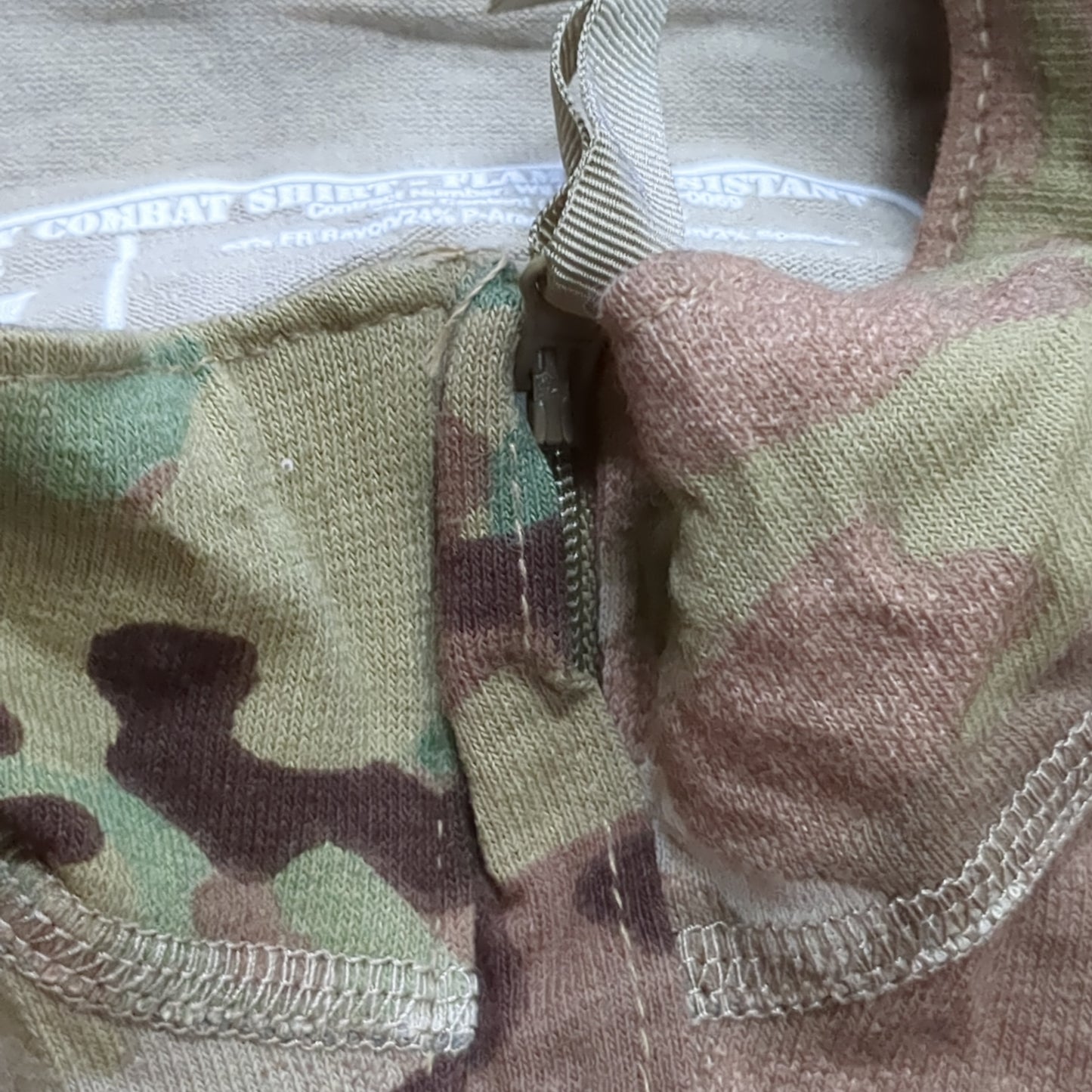 NWOT US Army Deployment MEDIUM 1/4 Quarter Zip OCP Multicam Frac Combat Top (cso- fa10-GUA13)
