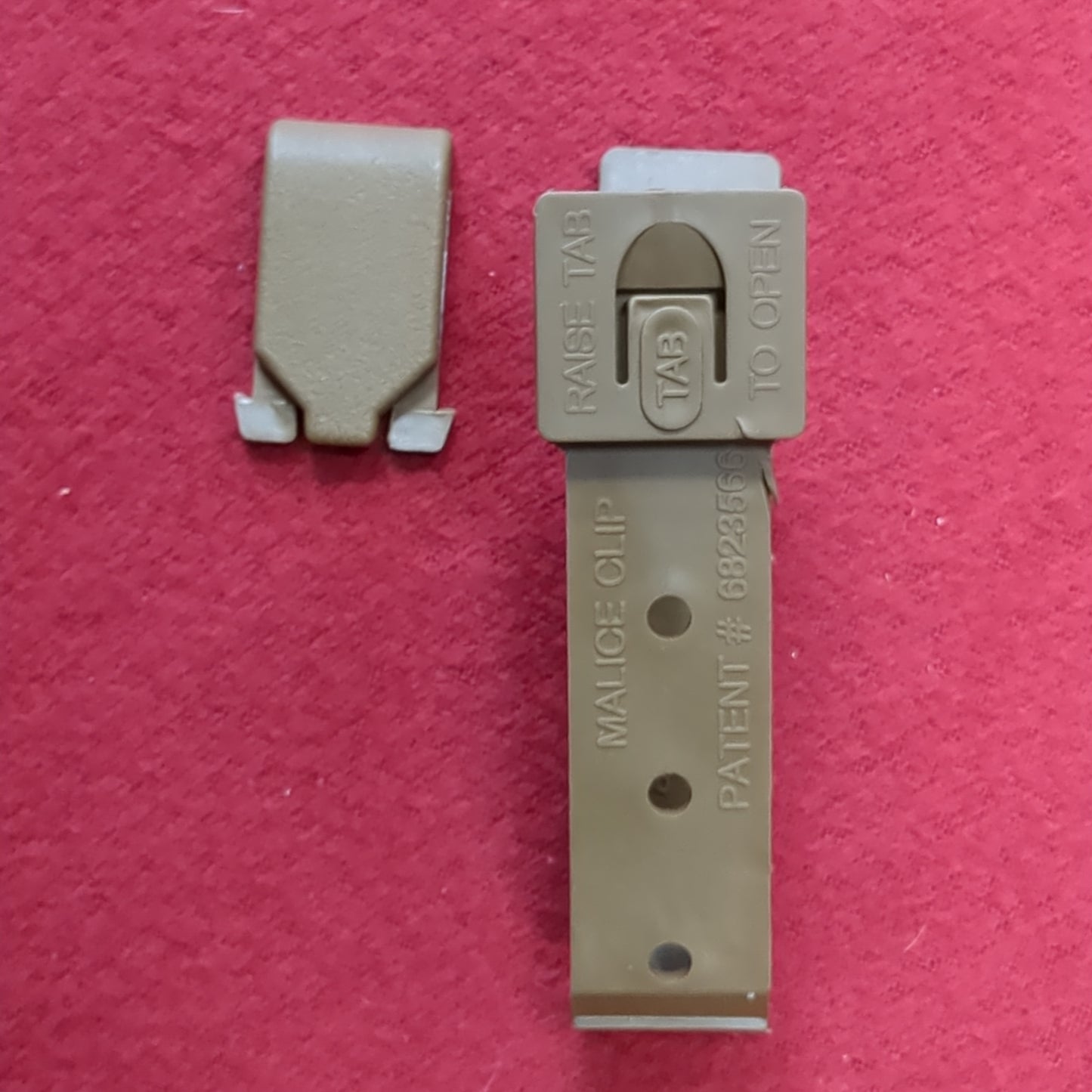 NOS Gerber Rescue Hook Seatbelt Strap Cutter Glass Breaker Case Malice Belt Clip Excellent (01g 35cr- ca3-AUG396)