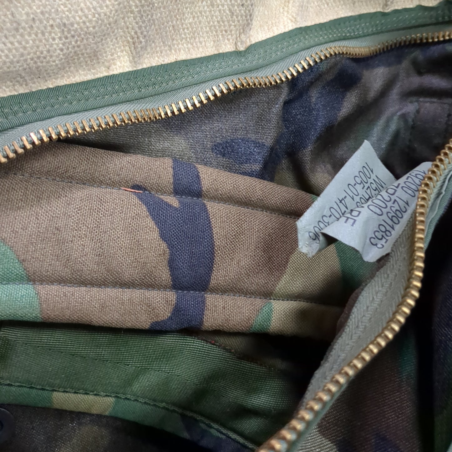 Good Condition US Army BDU Spare Barrel Bag Woodland (BA01-SEP02)