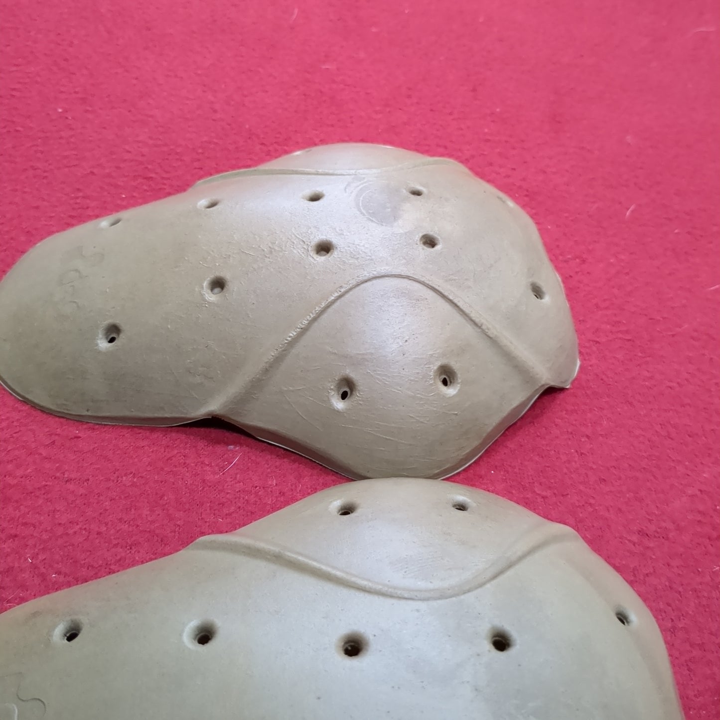 NOS Khaki Elbow Pads Excellent condition (09o db3-11)