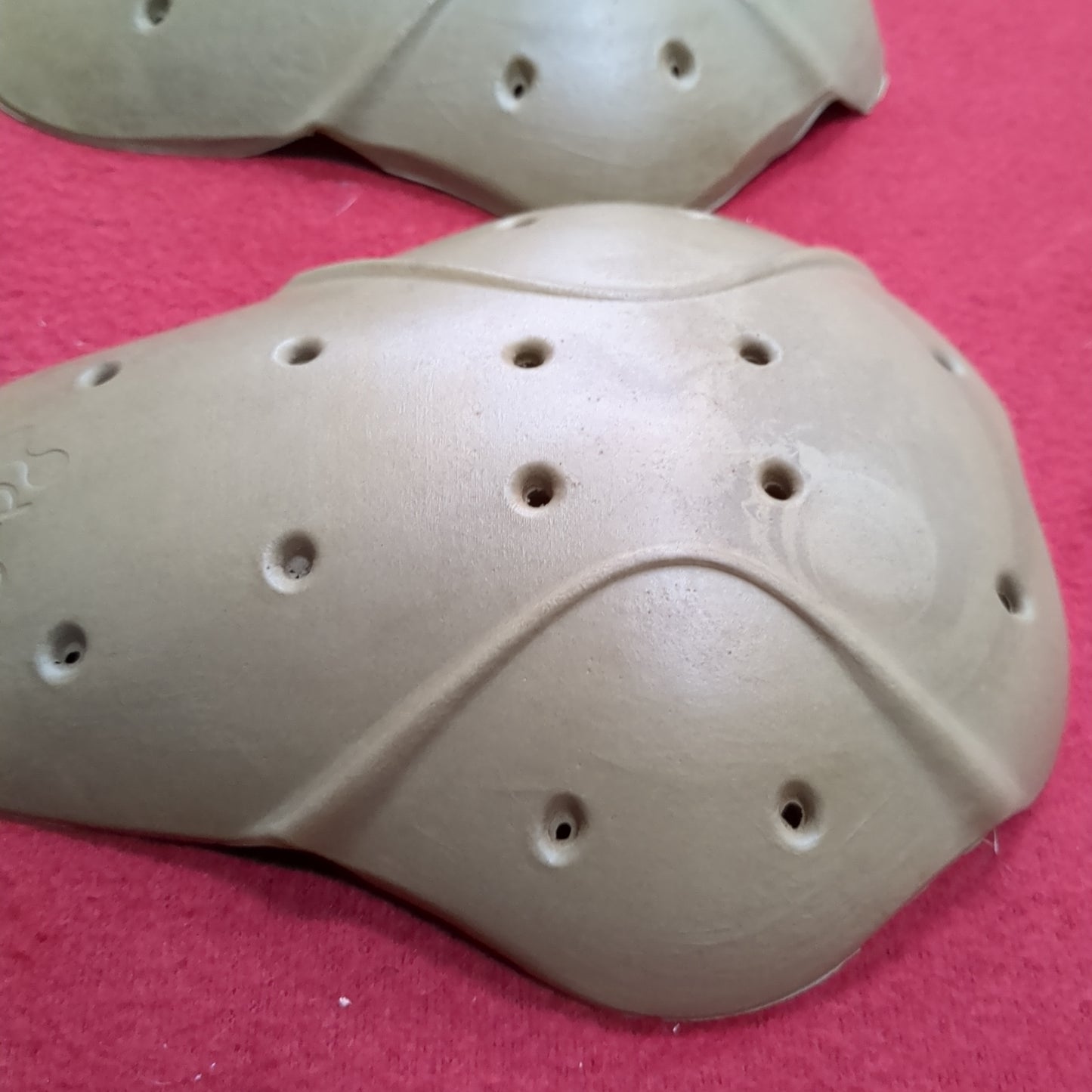 NOS Khaki Elbow Pads Excellent condition (09o db3-11)