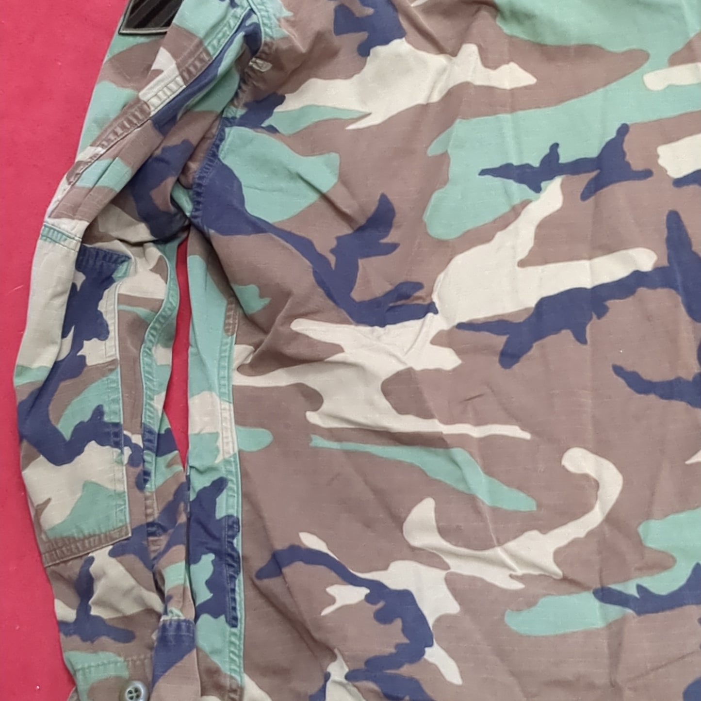 US Army MEDIUM SHORT Uniform Top BDU WOODLAND Pattern Good Condition (14o db4-31)