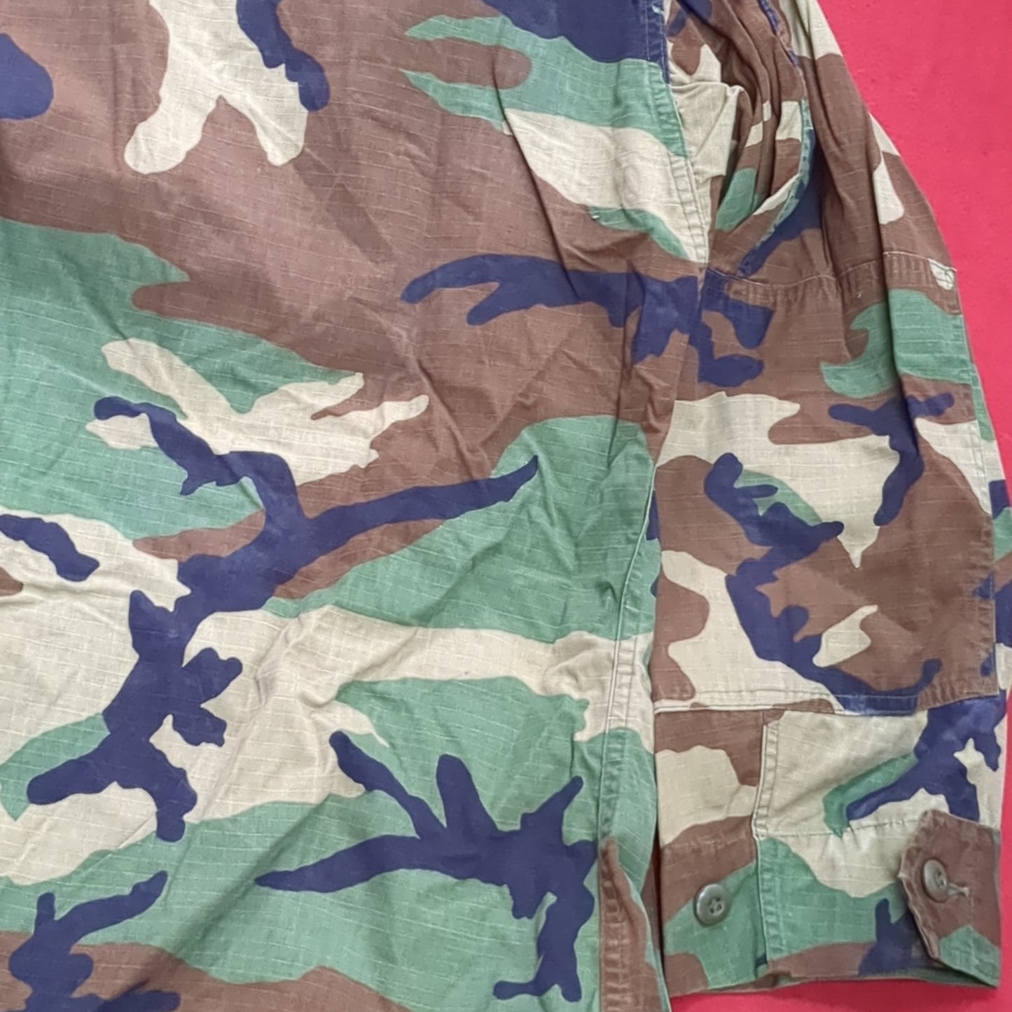 US Army MEDIUM SHORT Uniform Top BDU WOODLAND Pattern Good Condition (14o db4-34)
