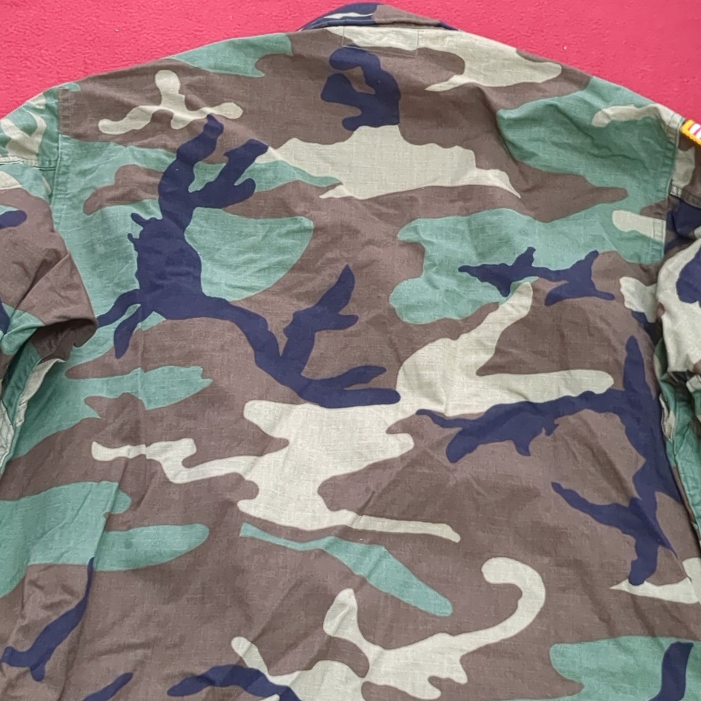 US Army MEDIUM SHORT Uniform Top BDU WOODLAND Pattern Good Condition (14o db4-32)