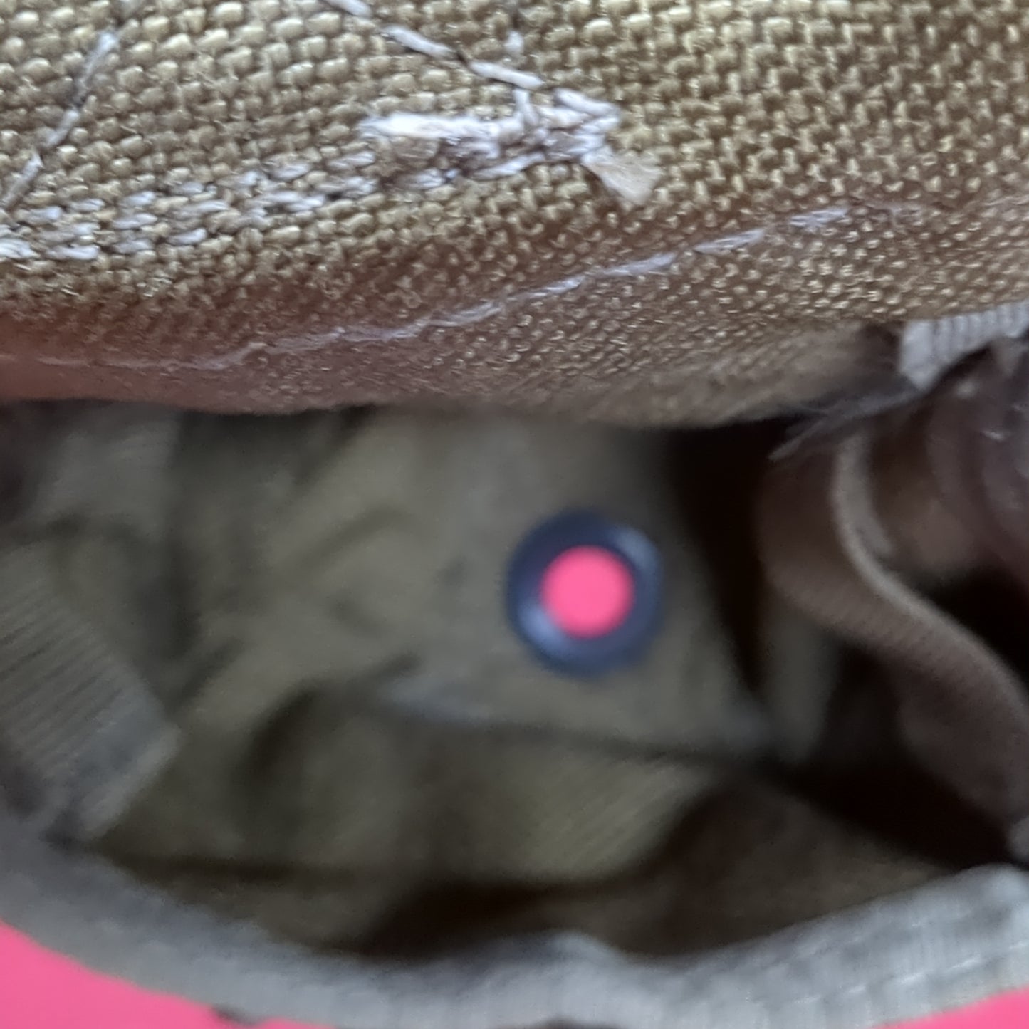 Eagle Industries MC-FGC-1-MS-COY Coyote Grenade Pouch  Good Condition (03g 35cr- ca3-31)