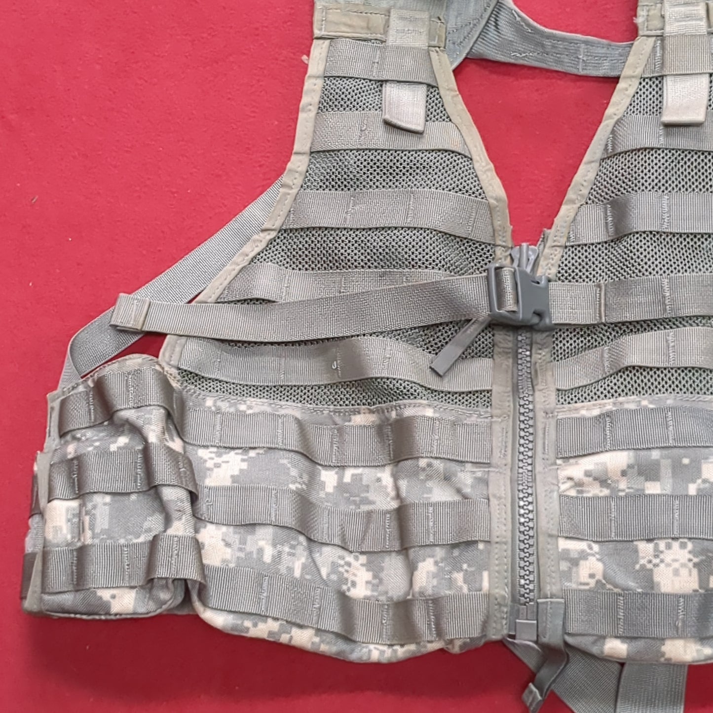 Chest Rig ACU UCP Digitial Camo Fighting Load Carrier FLC Molle Excellent Condition (EB16-OCT61)