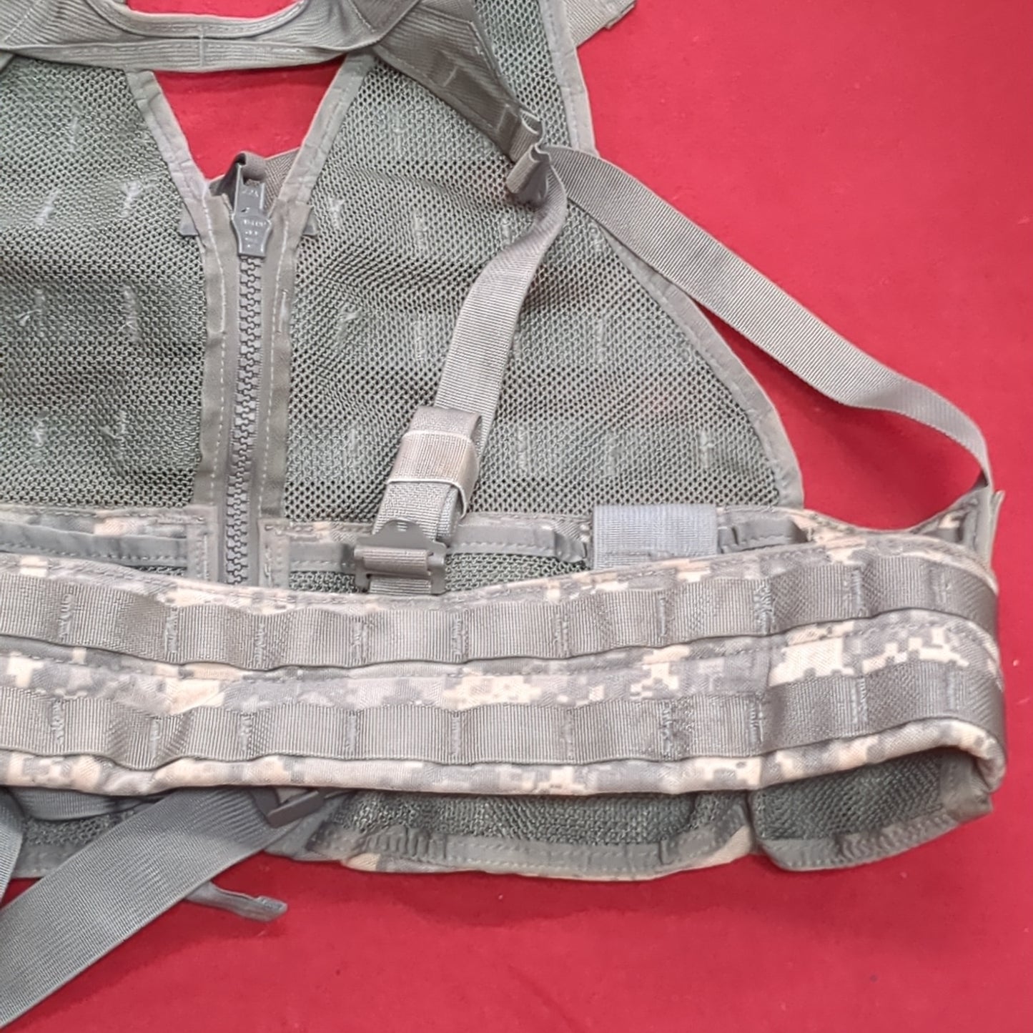 Chest Rig ACU UCP Digitial Camo Fighting Load Carrier FLC Molle Excellent Condition (EB16-OCT61)