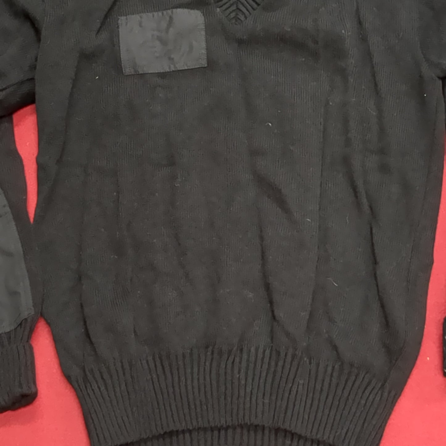 Vintage CITADEL Large V-NECK SWEATER Black Pull-Over Acrylic Excellent Condition (31o- da15-09)