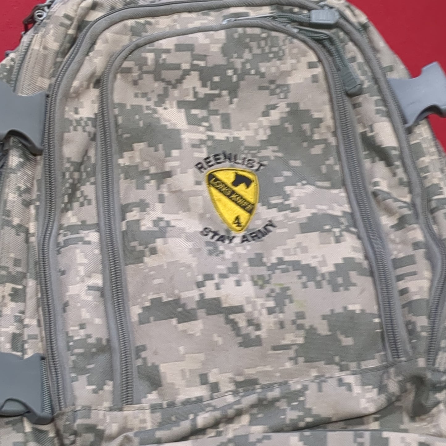 US Army Reenlist Stay Army 1st Cav Long Knife ACU/UCP Digital Pack Bag Excellent Condition (BA12-OCT159)