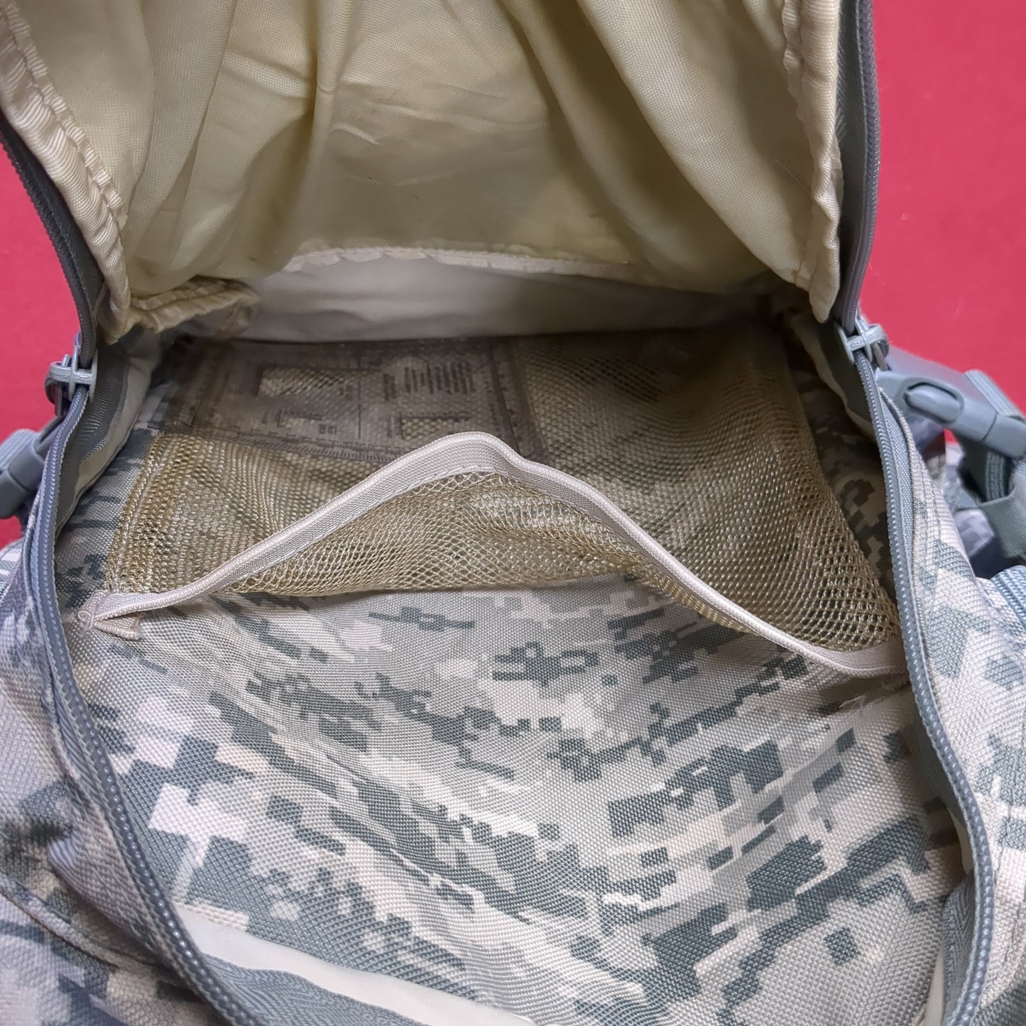 US Army Reenlist Stay Army 1st Cav Long Knife ACU/UCP Digital Pack Bag Excellent Condition (BA12-OCT159)