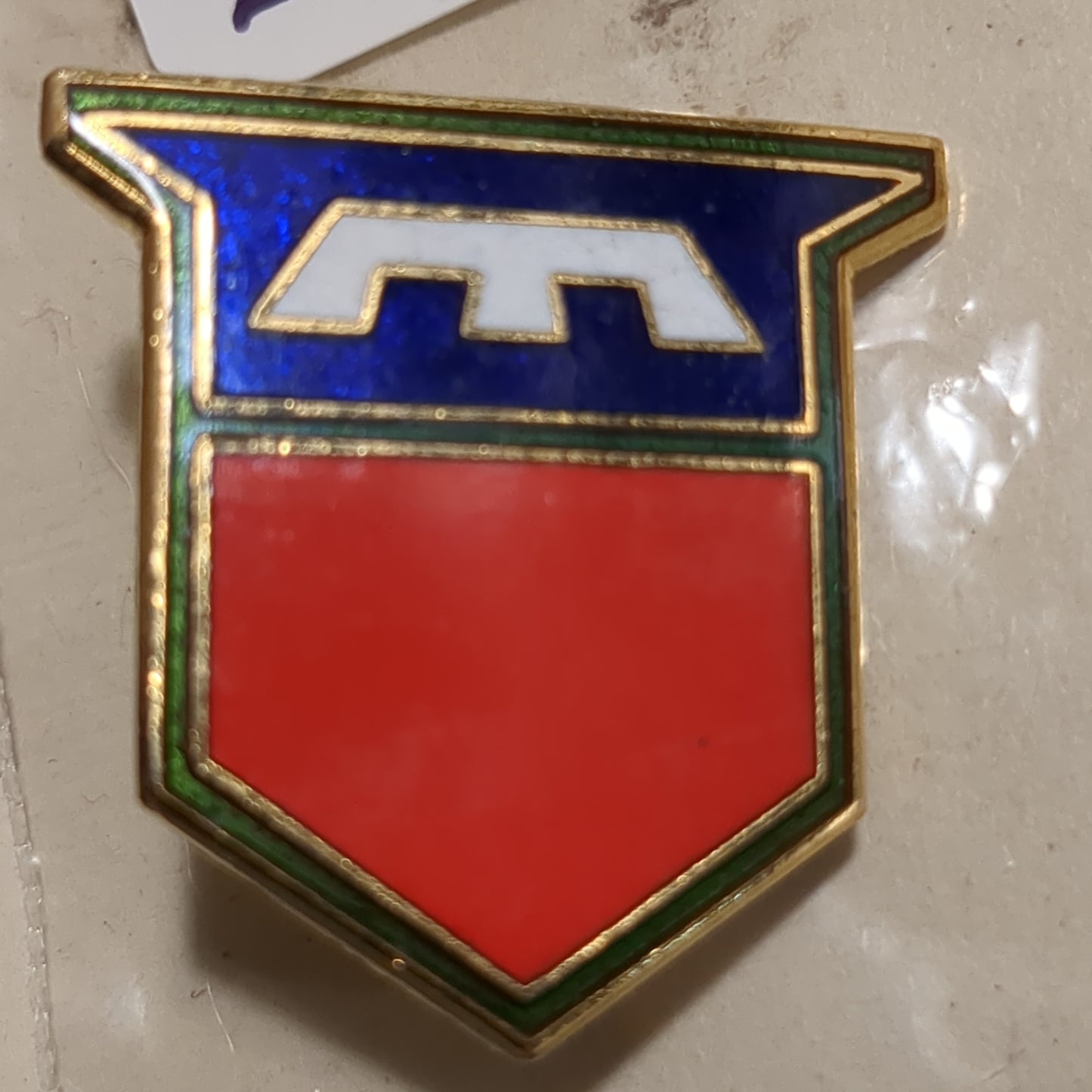 VINTAGE US Army 76th INFANTRY DIVISION Unit Crest Pin (11o27)