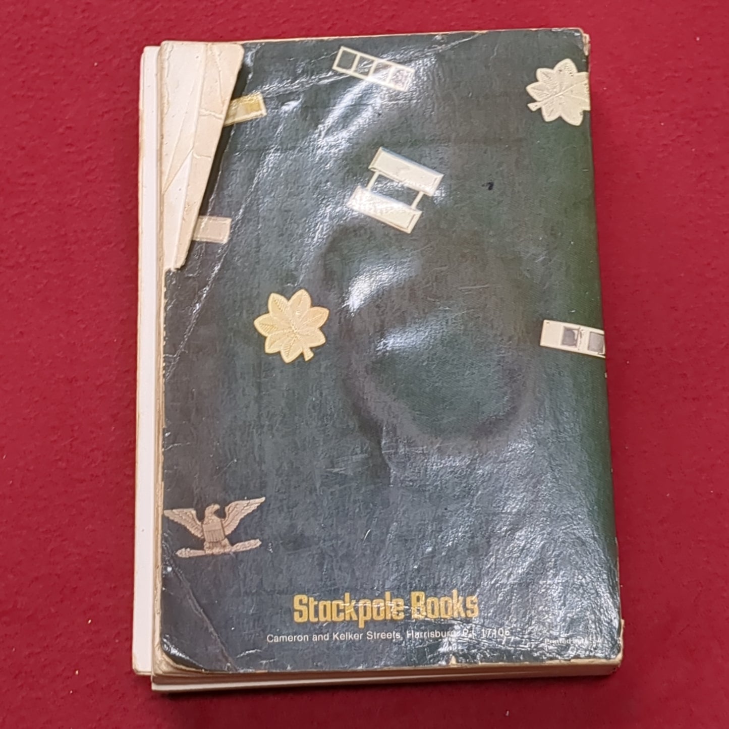 BOOK: THE ARMY OFFICER'S GUIDE 40TH EDITION 1979 (CONTINUOSLY PUBLISHED AND COPYRIGHTED SINCE 1930 ) (box8)