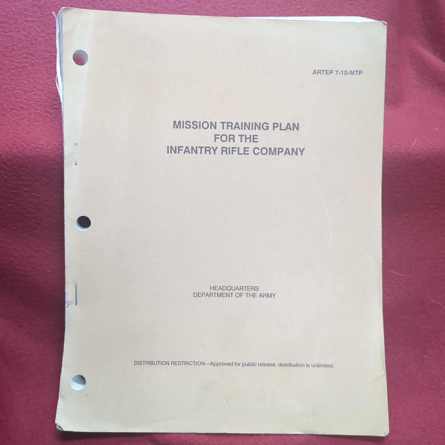BOOK: MISSION TRAINING PLAN FOR THE INFANTRY RIFLE COMPANY 3 OCTOBER 1988 (box9)