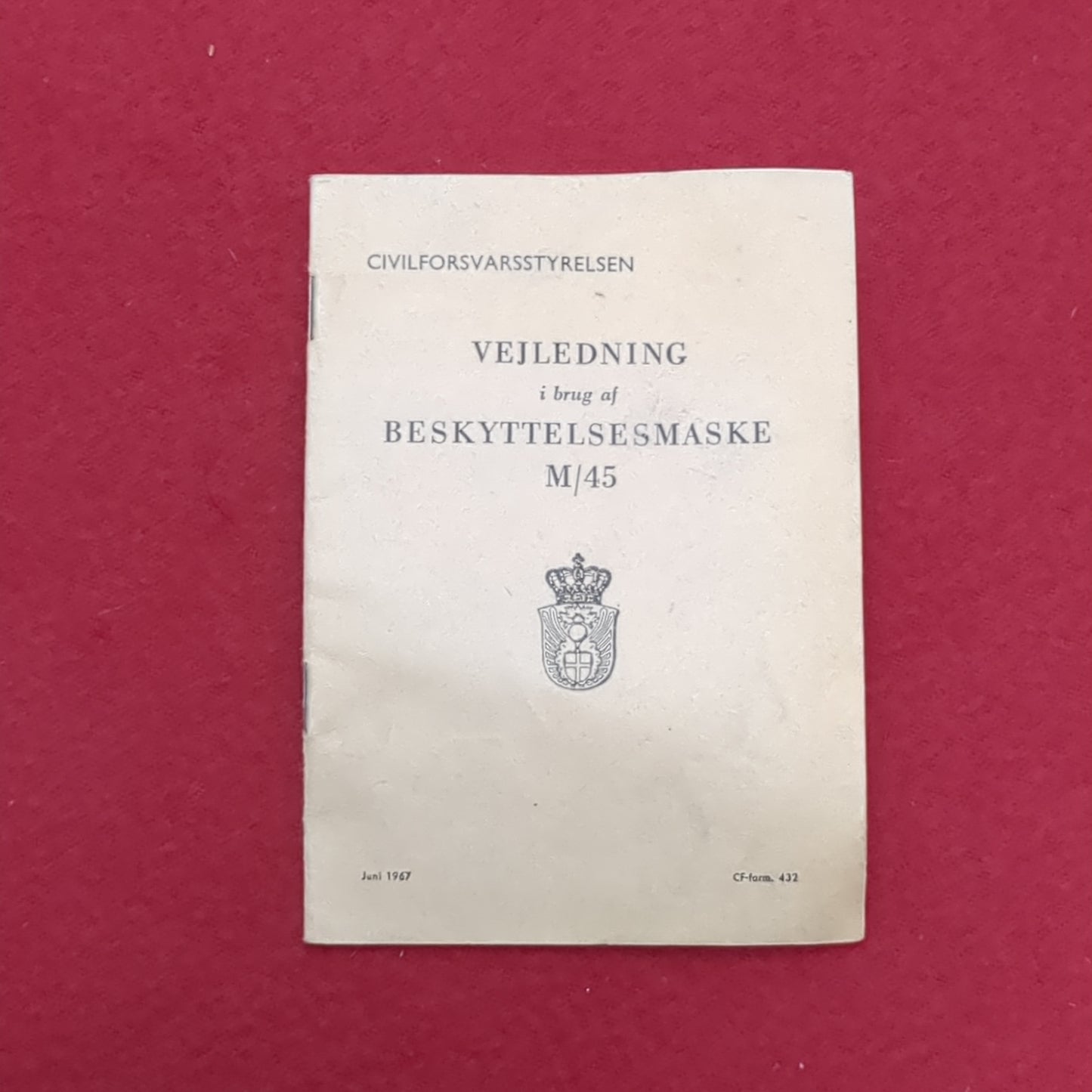 BOOK: CIVILFORVARSSTYRELSEN VEJLEDNING I BRUG AF BESKYTTELSESMASKE M/45 JUNE 1967 (box12)