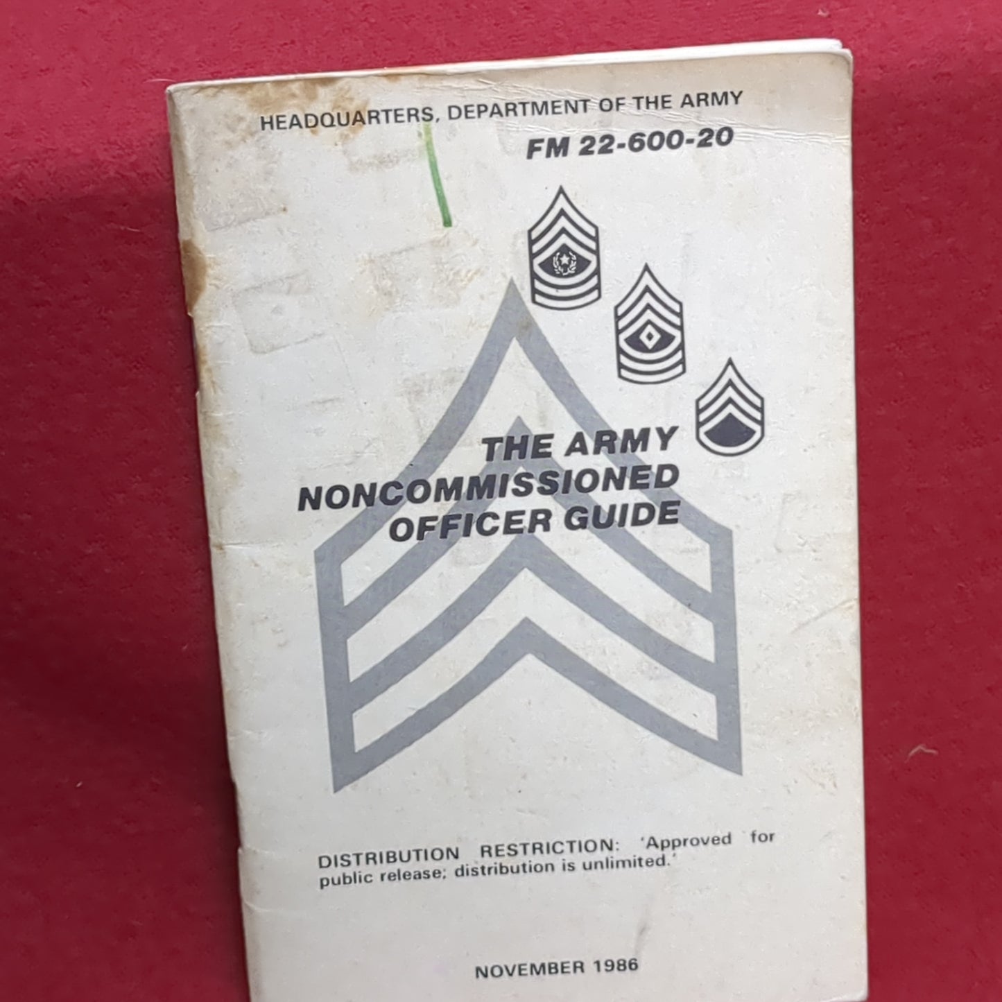 BOOK: THE ARMY NONCOMMISSIONED OFFICER GUIDE NOVEMBER 1986 (box12)